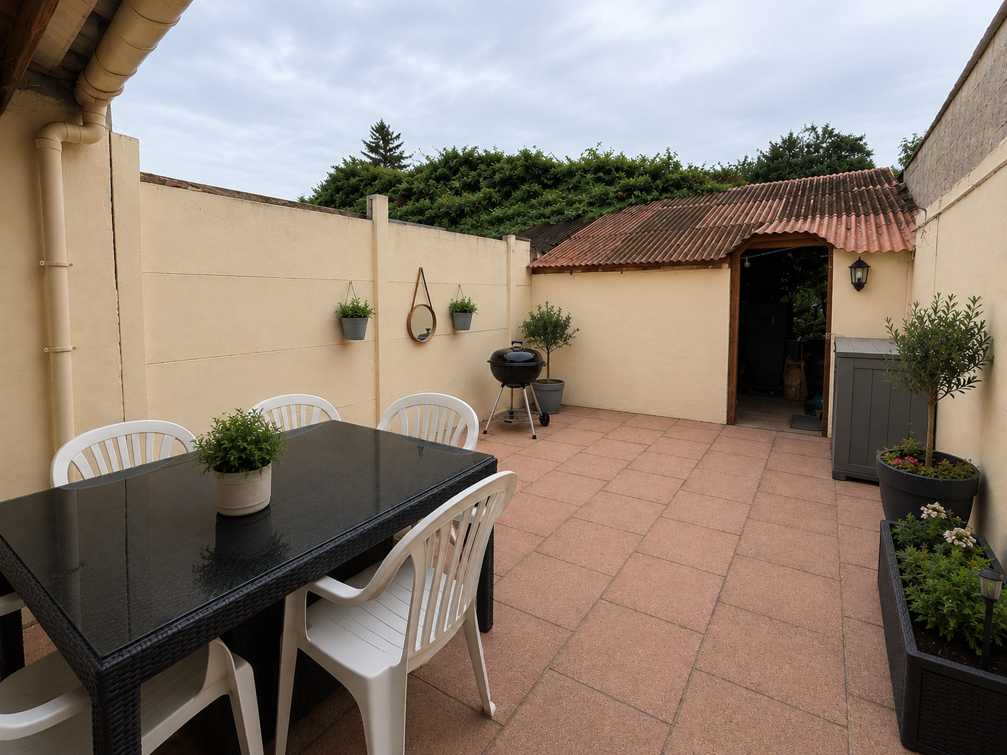 Immo80 – L'immobilier à Amiens et dans la Somme-CHAULNES – MAISON MITOYENNE – MAISON LOUE – 1 CHAMBRES – TERRASSE – DEPENDANCES – JARDIN