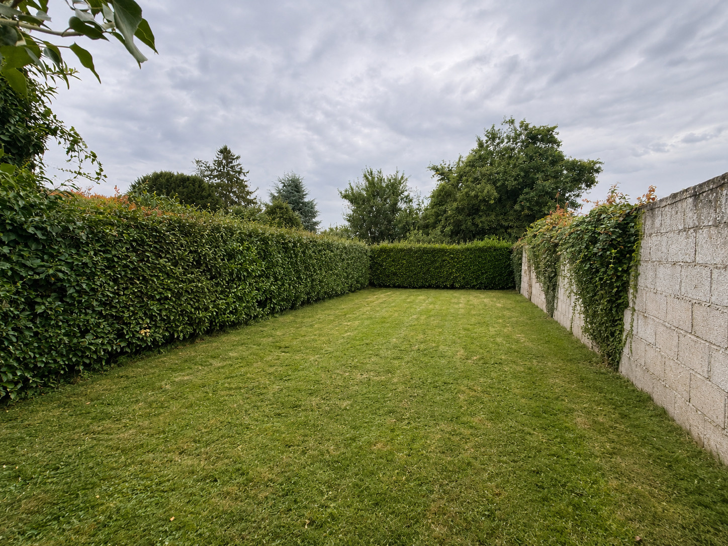 Immo80 – L'immobilier à Amiens et dans la Somme-CHAULNES – MAISON MITOYENNE – MAISON LOUE – 1 CHAMBRES – TERRASSE – DEPENDANCES – JARDIN