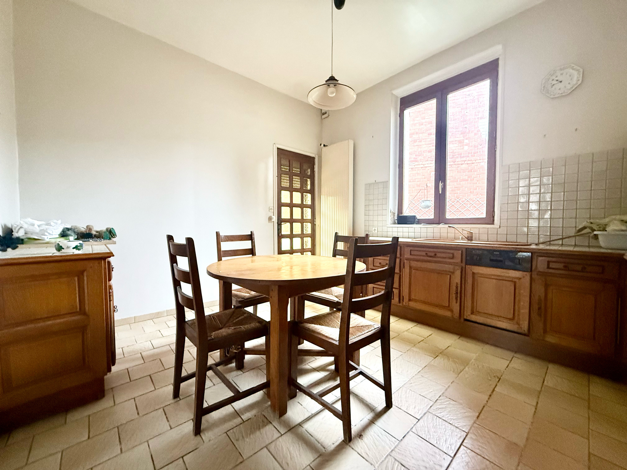 Immo80 – L'immobilier à Amiens et dans la Somme-MONTDIDIER – MAISON SEMI MITOYENNE – 4 CHAMBRES – COUR – CAVE