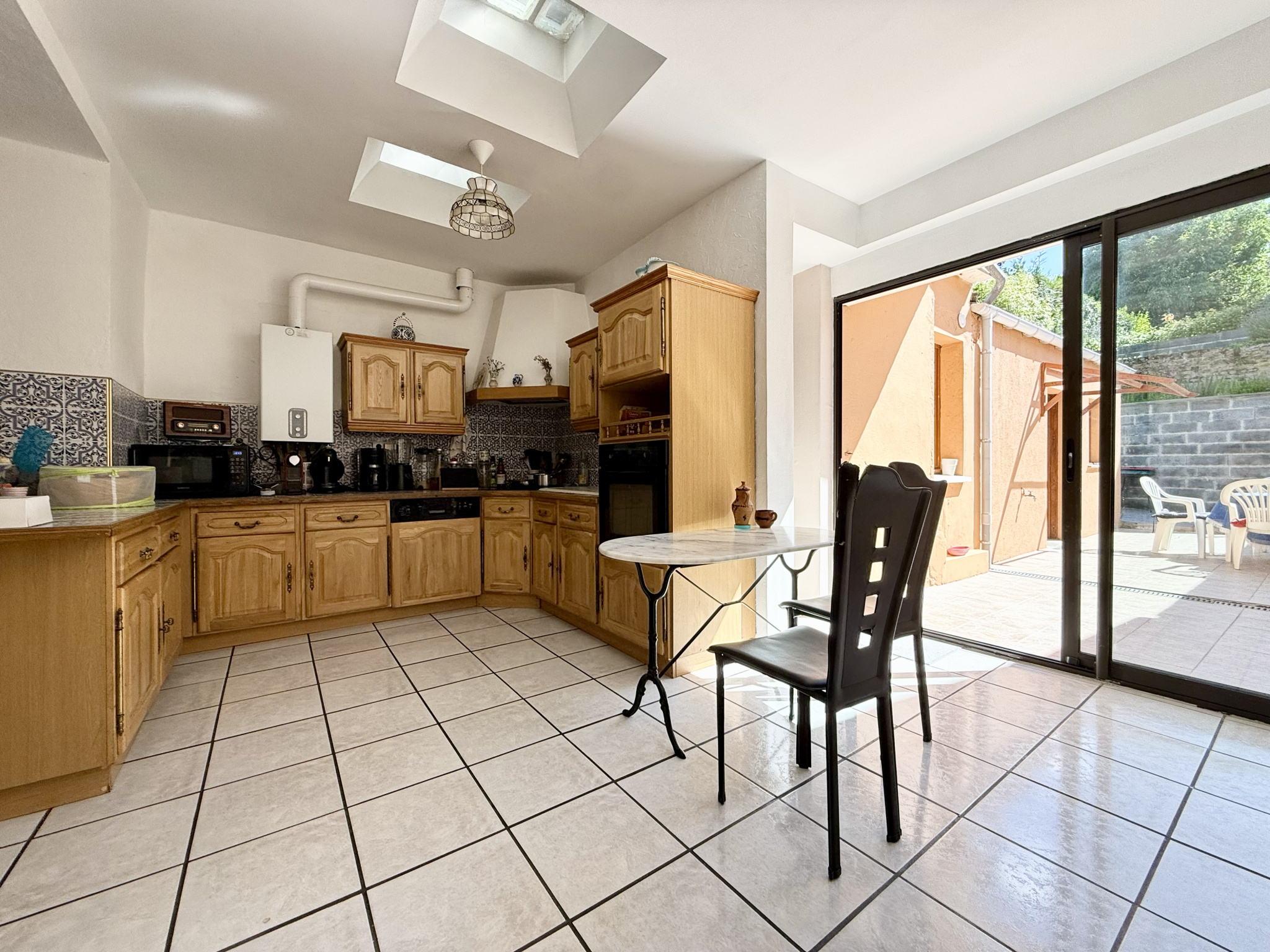Immo80 – L'immobilier à Amiens et dans la Somme-AMIENS – QUARTIER SAINT ACHEUL – AMIENOISE 2 FENETRES – 3 CHAMBRES – JARDIN – TERRASSE