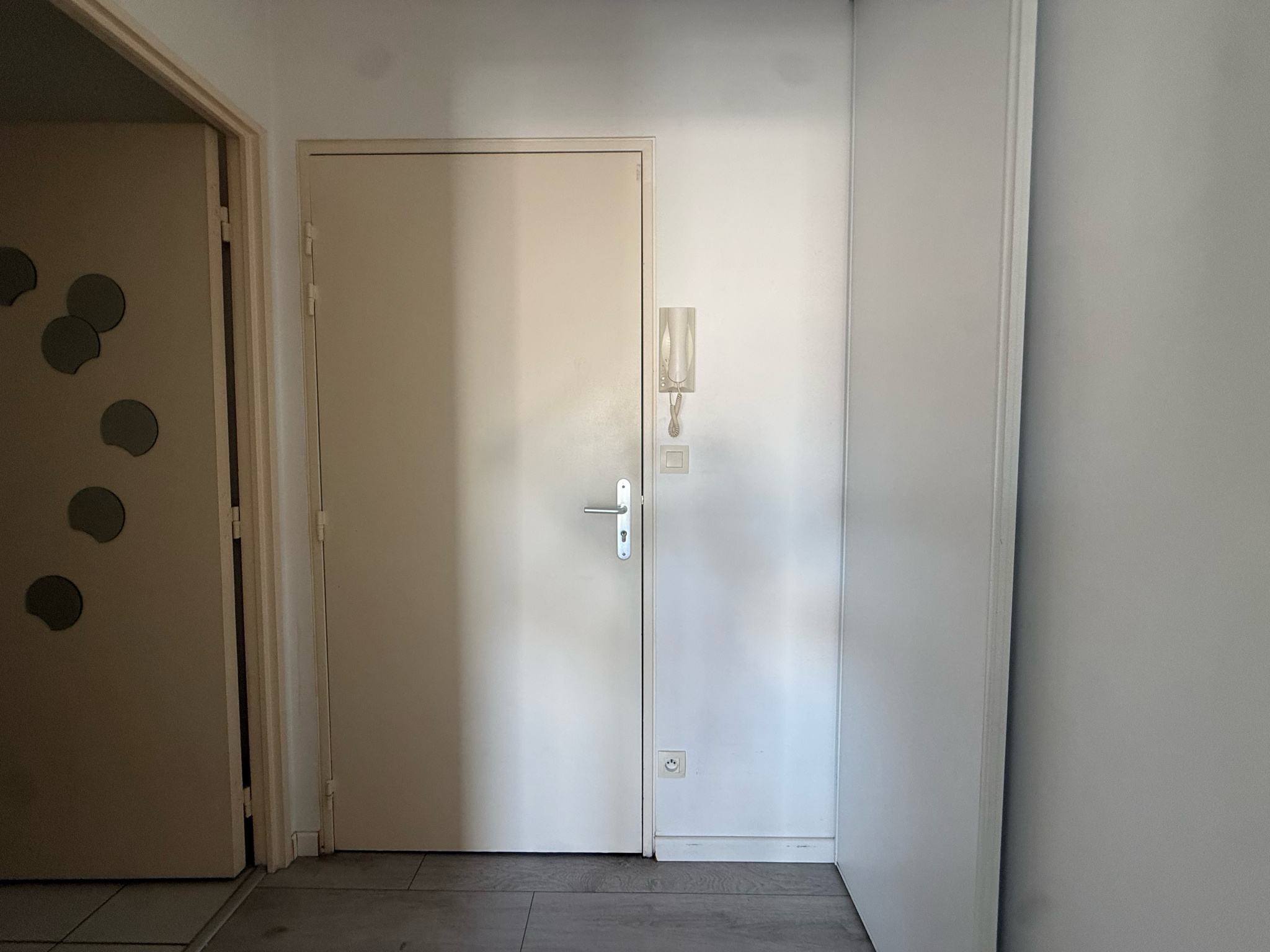 Immo80 – L'immobilier à Amiens et dans la Somme-AMIENS – QUARTIER SAINT PIERRE – APPARTEMENT T2 – PLACE DE PARKING – RESIDENCE SECURISEE