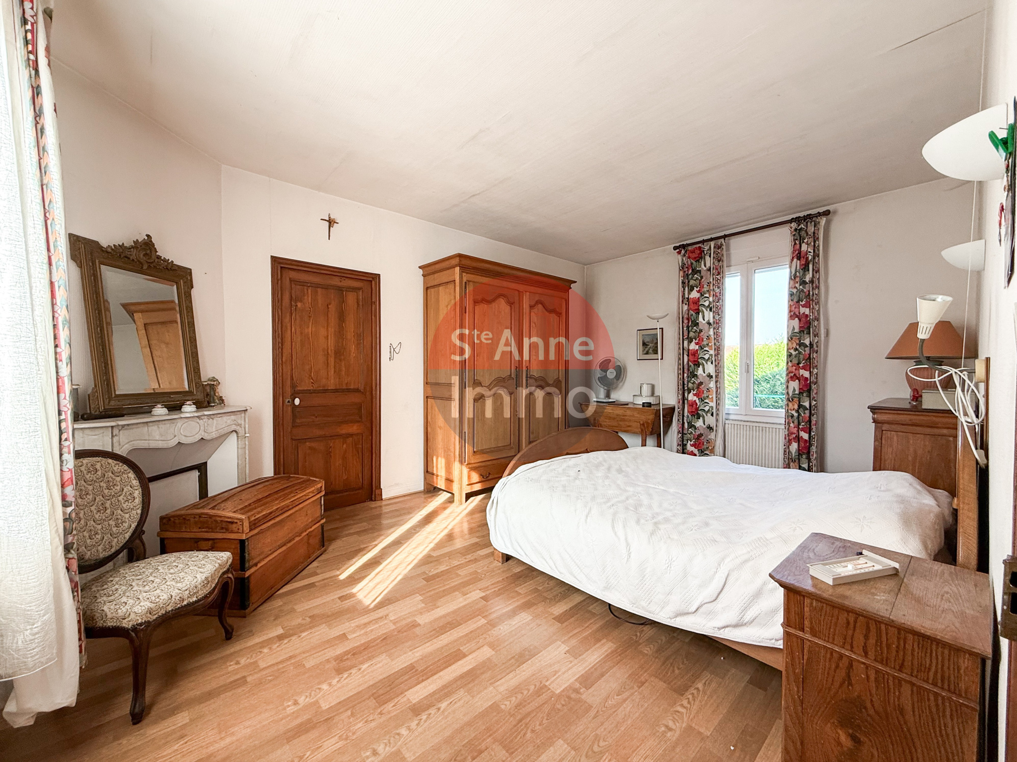 Immo80 – L'immobilier à Amiens et dans la Somme-ROYE – CORPS DE FERME – 203m2 – AUTONOMIE DE PLAIN PIED – 4 CHAMBRES – DEPENDANCES –  JARDIN – GARAGE