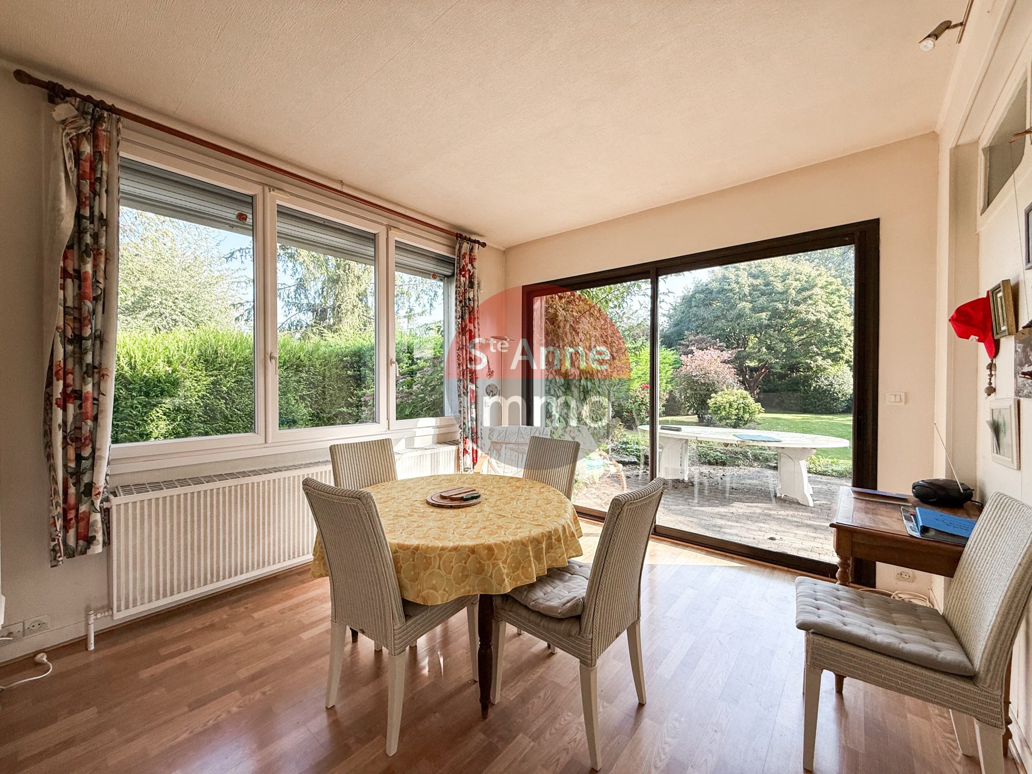 Immo80 – L'immobilier à Amiens et dans la Somme-ROYE – CORPS DE FERME – 203m2 – AUTONOMIE DE PLAIN PIED – 4 CHAMBRES – DEPENDANCES –  JARDIN – GARAGE