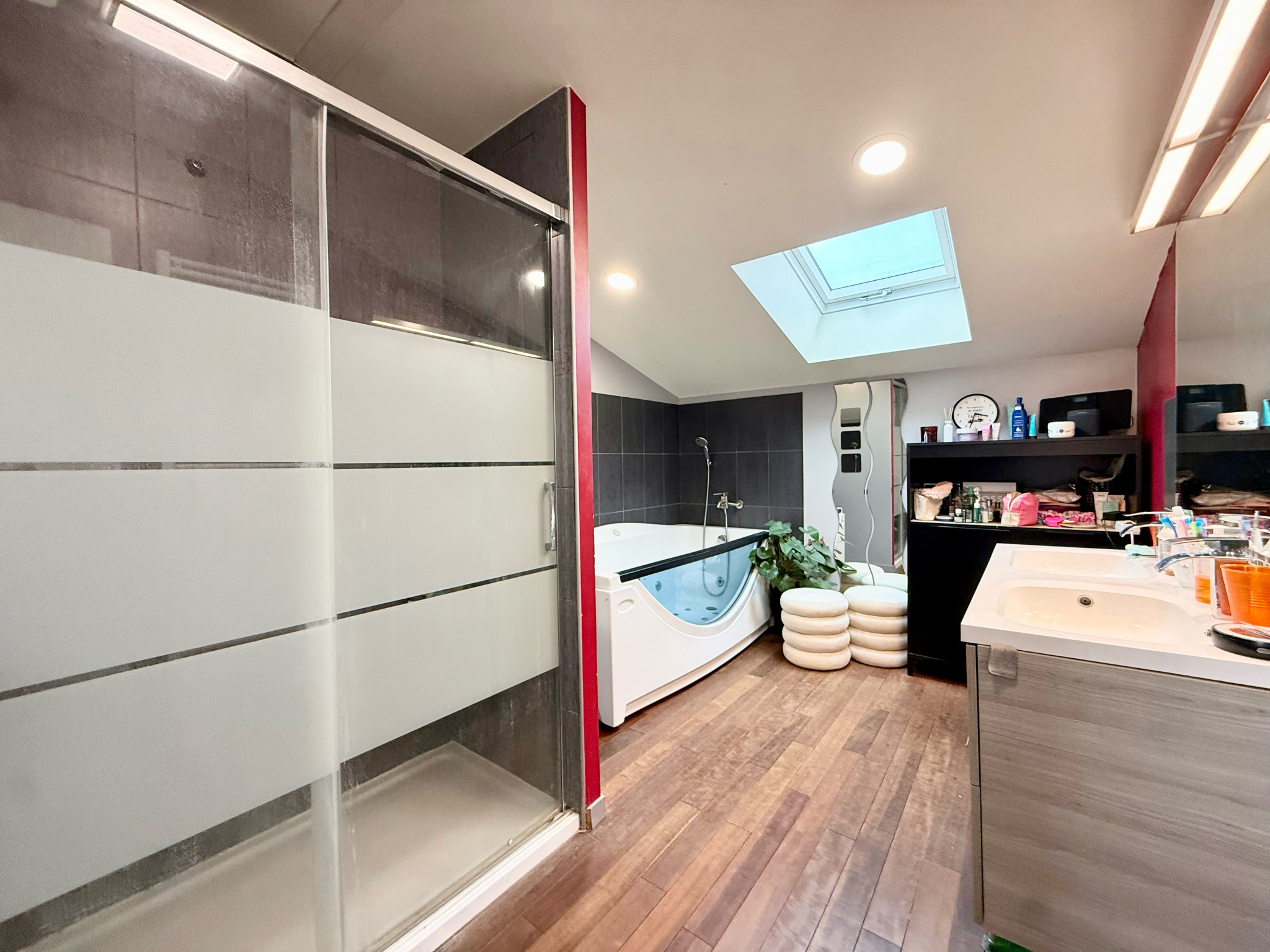 Immo80 – L'immobilier à Amiens et dans la Somme-SAINT GRATIEN – PAVILLON INDIVIDUEL – CONSTRUIT EN 2011-  6 CHAMBRES – TERRASSE – JARDIN – CARPORT