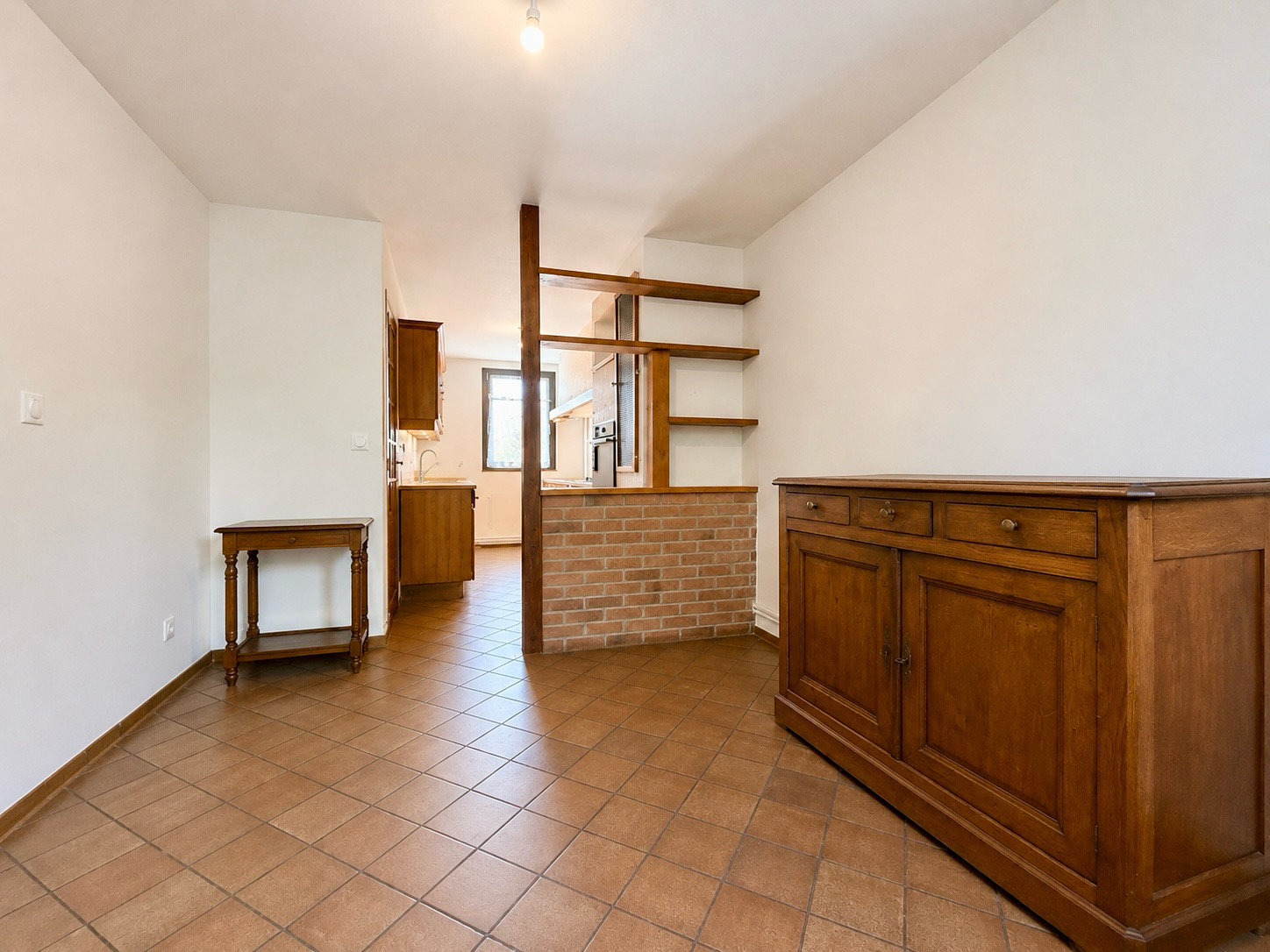 Immo80 – L'immobilier à Amiens et dans la Somme-AMIENS SUD EST – MAISON SEMI MITOYENNE – 5 CHAMBRES – GARAGE – JARDIN – DEPENDANCE