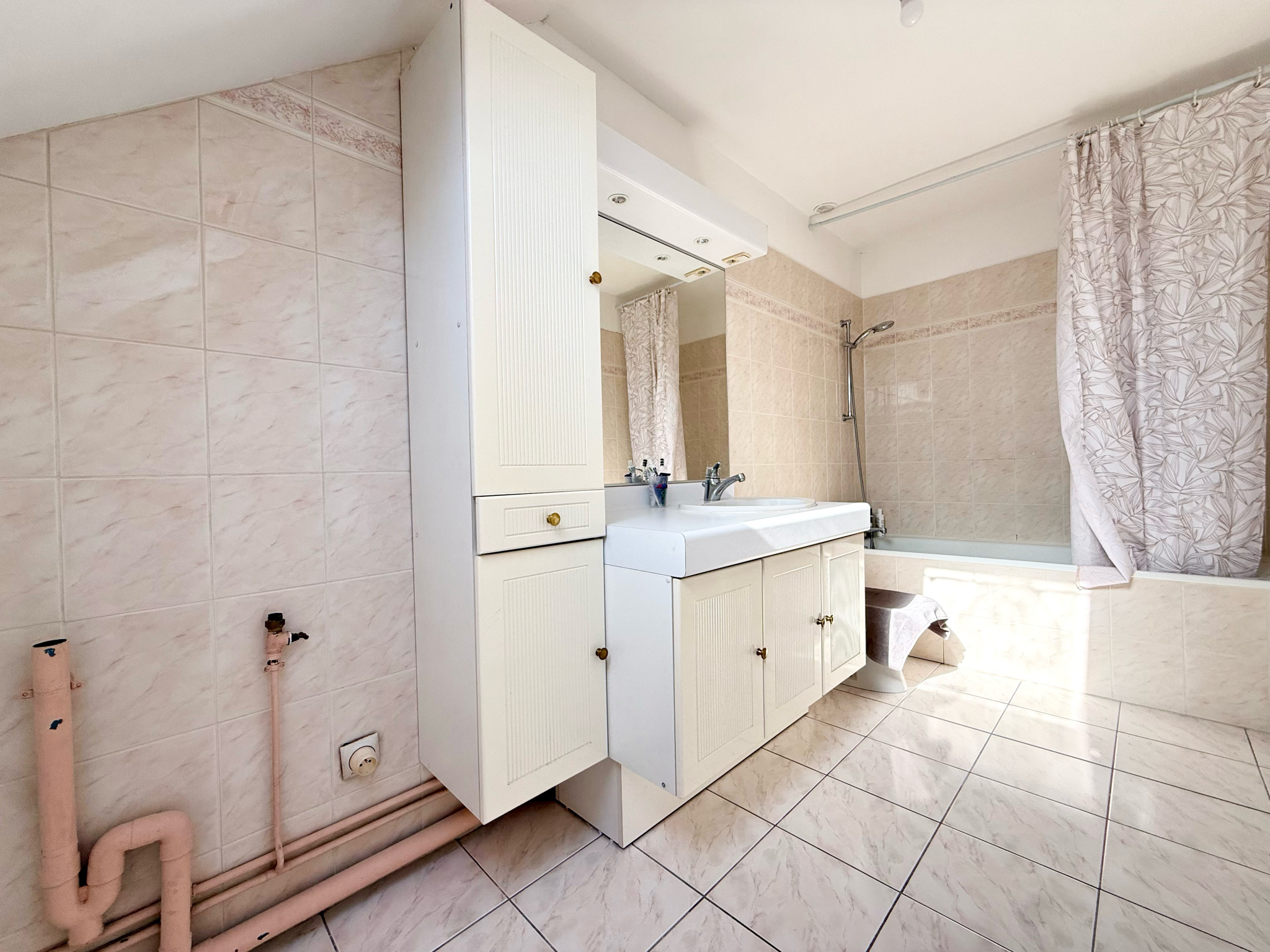 Immo80 – L'immobilier à Amiens et dans la Somme-AMIENS SUD EST – MAISON SEMI MITOYENNE – 5 CHAMBRES – GARAGE – JARDIN – DEPENDANCE