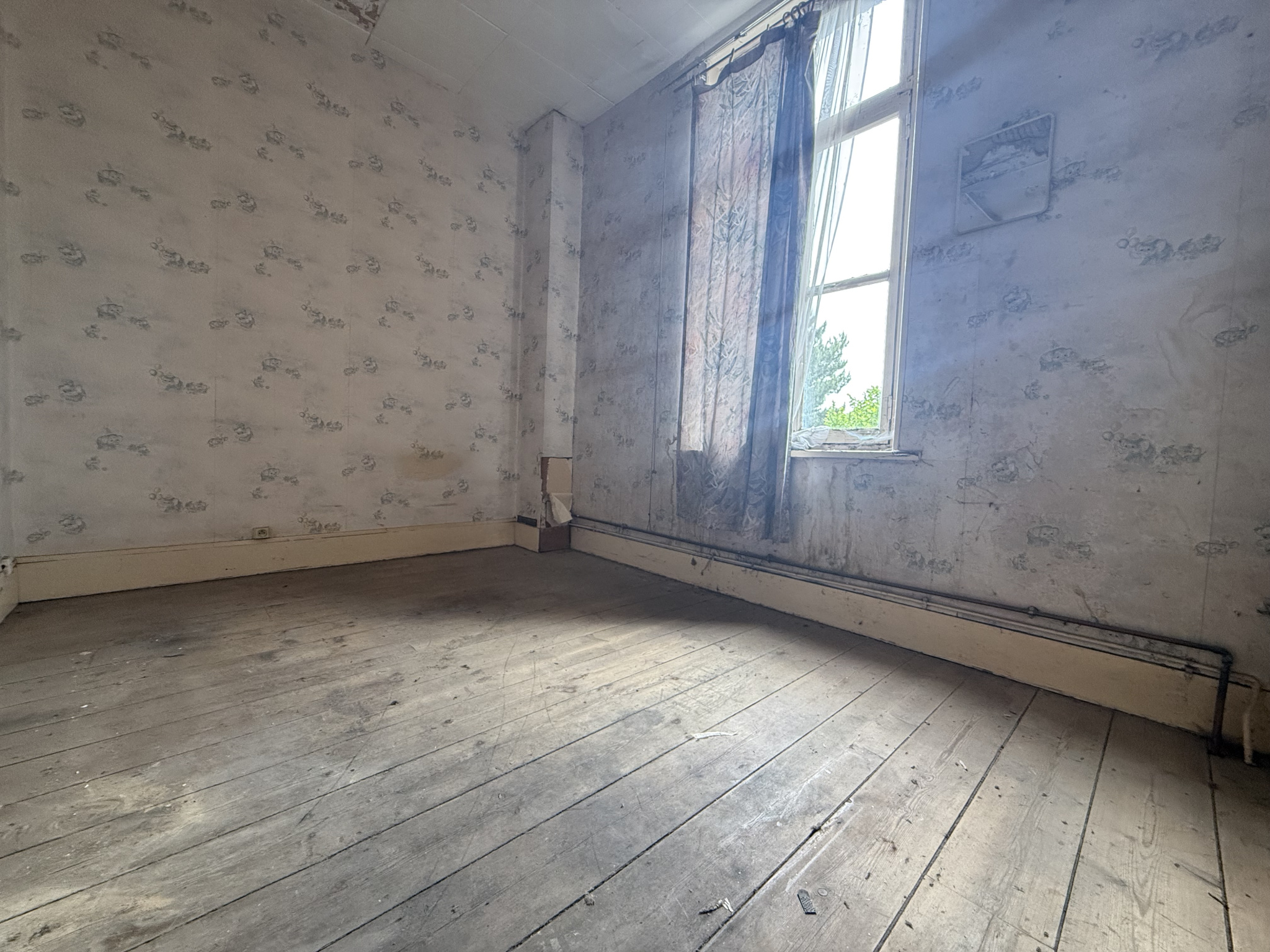 Immo80 – L'immobilier à Amiens et dans la Somme-AMIENS – QUARTIER SAINT ACHEUL – AMIÉNOISE T3 – COUR – RÉNOVATION COMPLETE A PRÉVOIR