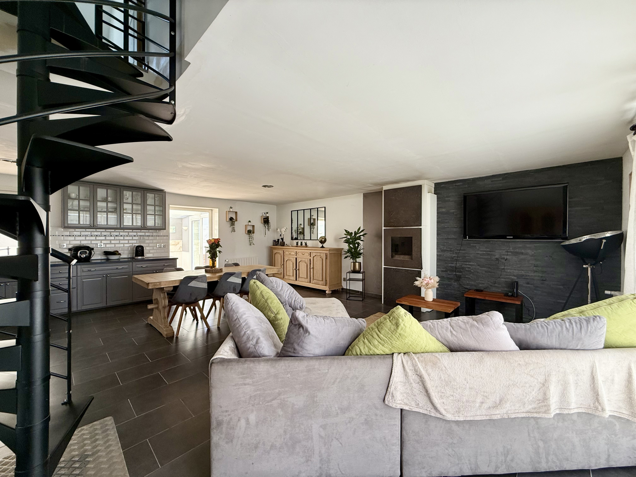 Immo80 – L'immobilier à Amiens et dans la Somme-CHAMPIEN – 135m2 – MAISON INDIVIDUELLE – AUTONOMIE DE PLAIN PIED – 5 CHAMBRES – JARDIN – COUR – TERRASSE – DEP