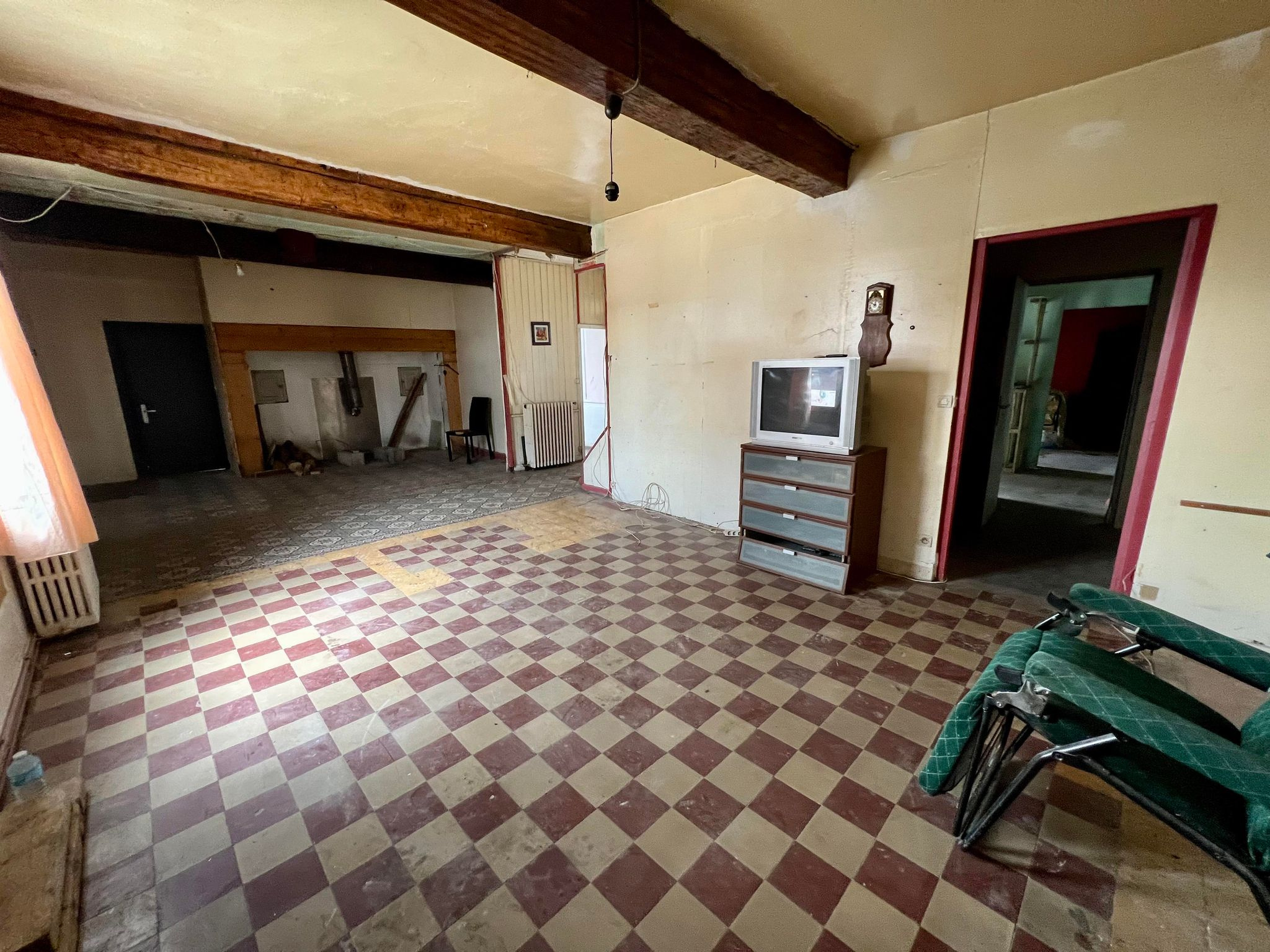 Immo80 – L'immobilier à Amiens et dans la Somme-DAVENESCOURT – MAISON SEMI MITOYENNE – STATIONNEMENT PRIVATIF – DEPENDANCES – JARDIN
