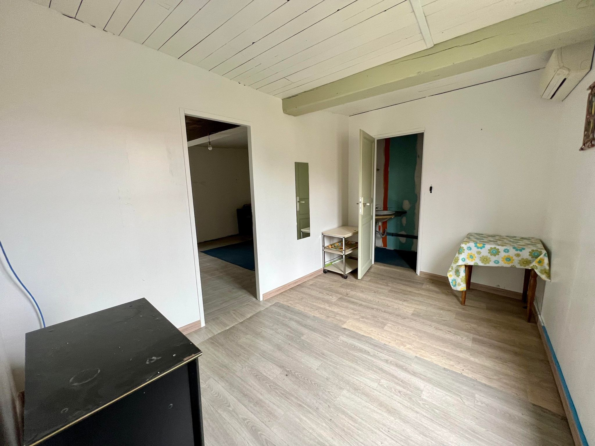 Immo80 – L'immobilier à Amiens et dans la Somme-DAVENESCOURT – MAISON SEMI MITOYENNE – STATIONNEMENT PRIVATIF – DEPENDANCES – JARDIN