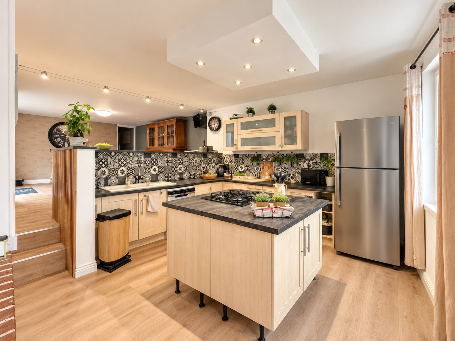 Immo80 – L'immobilier à Amiens et dans la Somme-ACHEUX-EN-AMIENOIS – MAISON MITOYENNE – 2 CHAMBRES – 1 BUREAU – JARDIN – GARAGE – TERRASSE