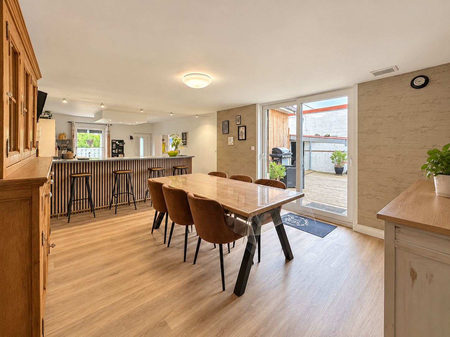Immo80 – L'immobilier à Amiens et dans la Somme-ACHEUX-EN-AMIENOIS – MAISON MITOYENNE – 2 CHAMBRES – 1 BUREAU – JARDIN – GARAGE – TERRASSE