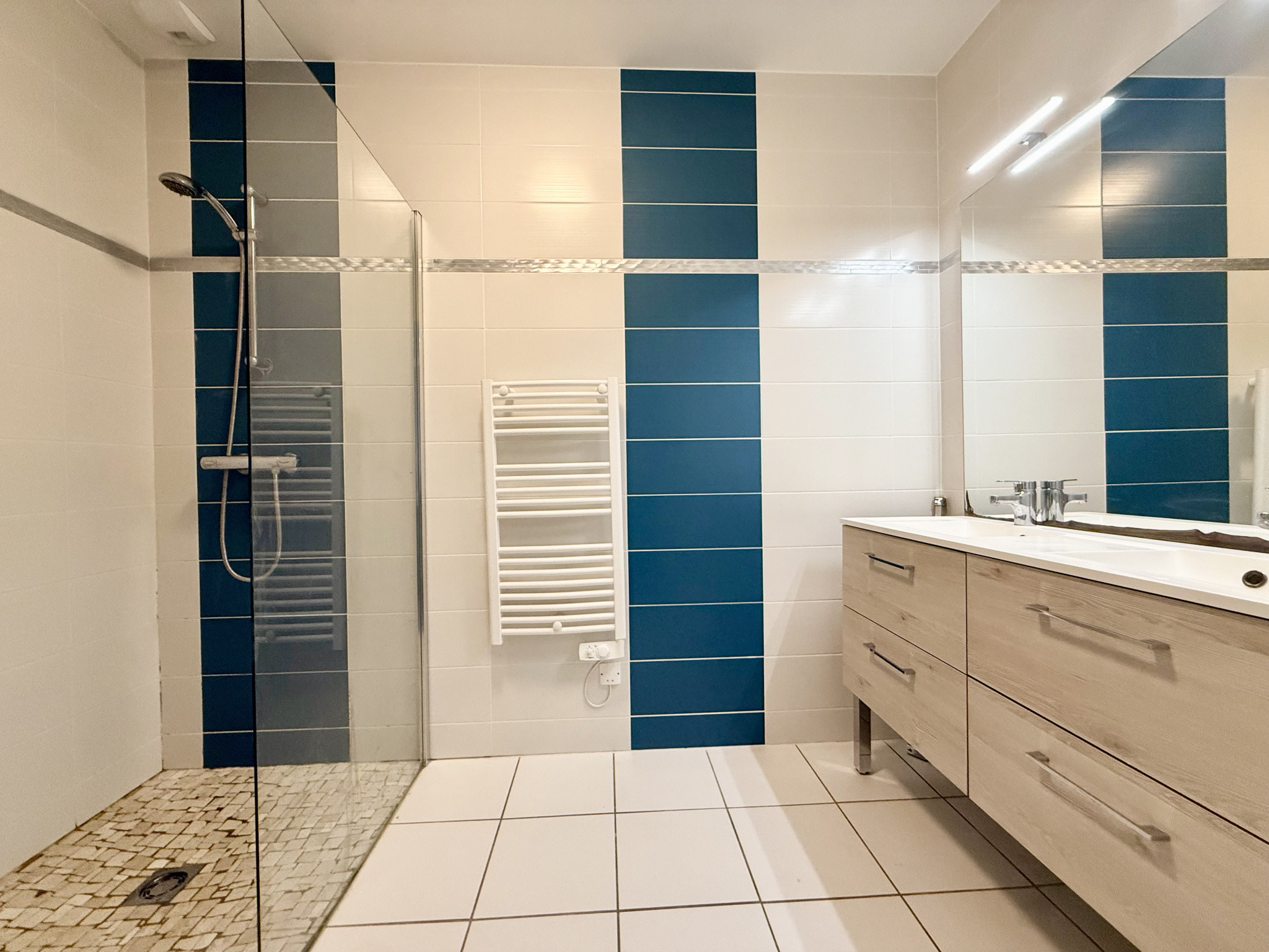 Immo80 – L'immobilier à Amiens et dans la Somme-AMIENS – QUARTIER SAINT ACHEUL – MAISON SEMI MITOYENNE – 3 CHAMBRES – LOCAL VELO – JARDIN – TERRASSE