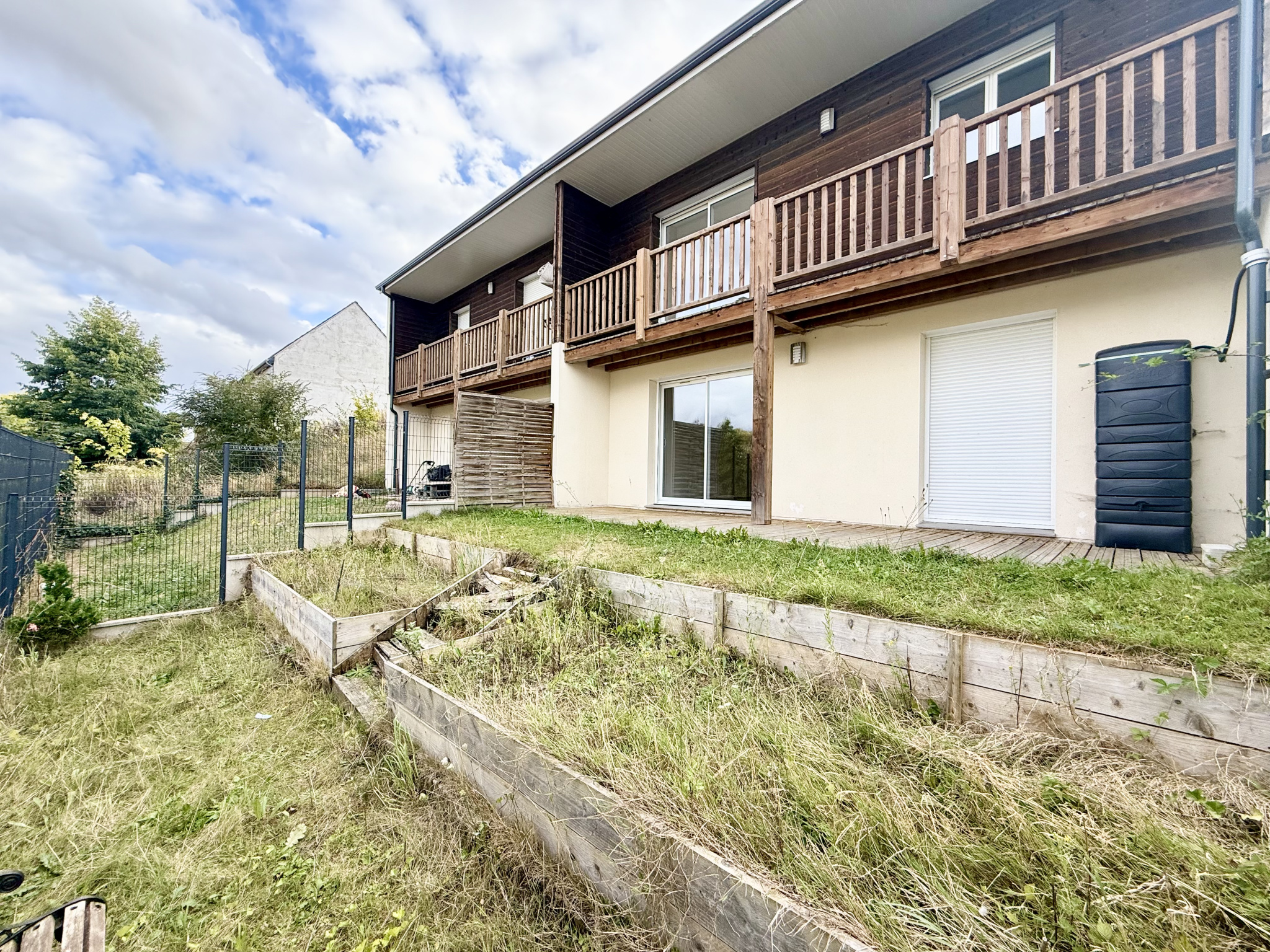 Immo80 – L'immobilier à Amiens et dans la Somme-AMIENS – QUARTIER SAINT ACHEUL – MAISON SEMI MITOYENNE – 3 CHAMBRES – LOCAL VELO – JARDIN – TERRASSE