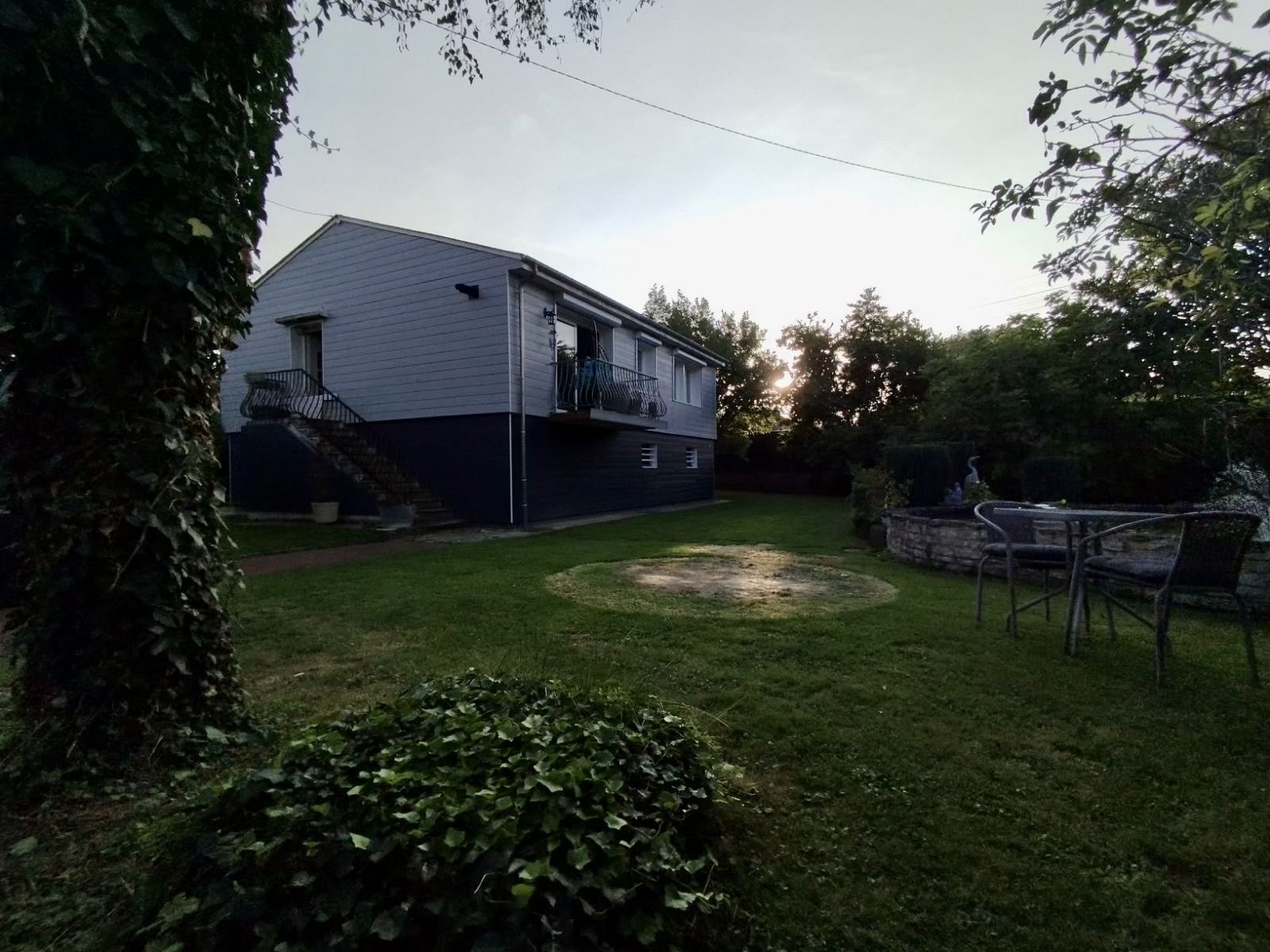 Immo80 – L'immobilier à Amiens et dans la Somme-BOVES – PAVILLON INDIVIDUEL DE PLAIN PIED ELEVEE SUR SOUS SOL COMPLET – 3 CHAMBRES – JARDIN CLOS ET ARBORE