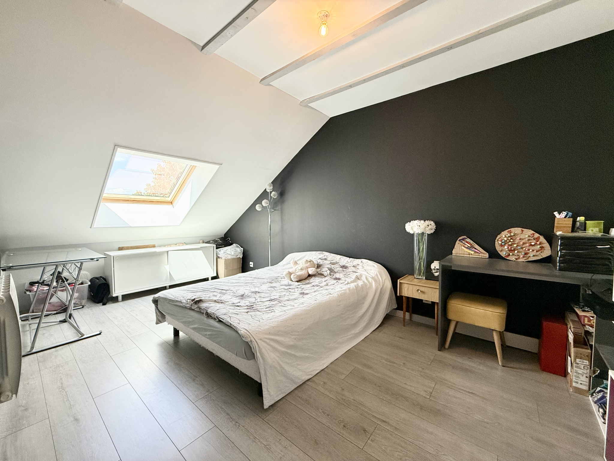 Immo80 – L'immobilier à Amiens et dans la Somme-HANGEST EN SANTERRE- PAVILLON INDIVIDUEL VIVABLE DE PLAIN PIED AVEC ETAGE – 5 CHAMBRES – JARDIN – GARAGE
