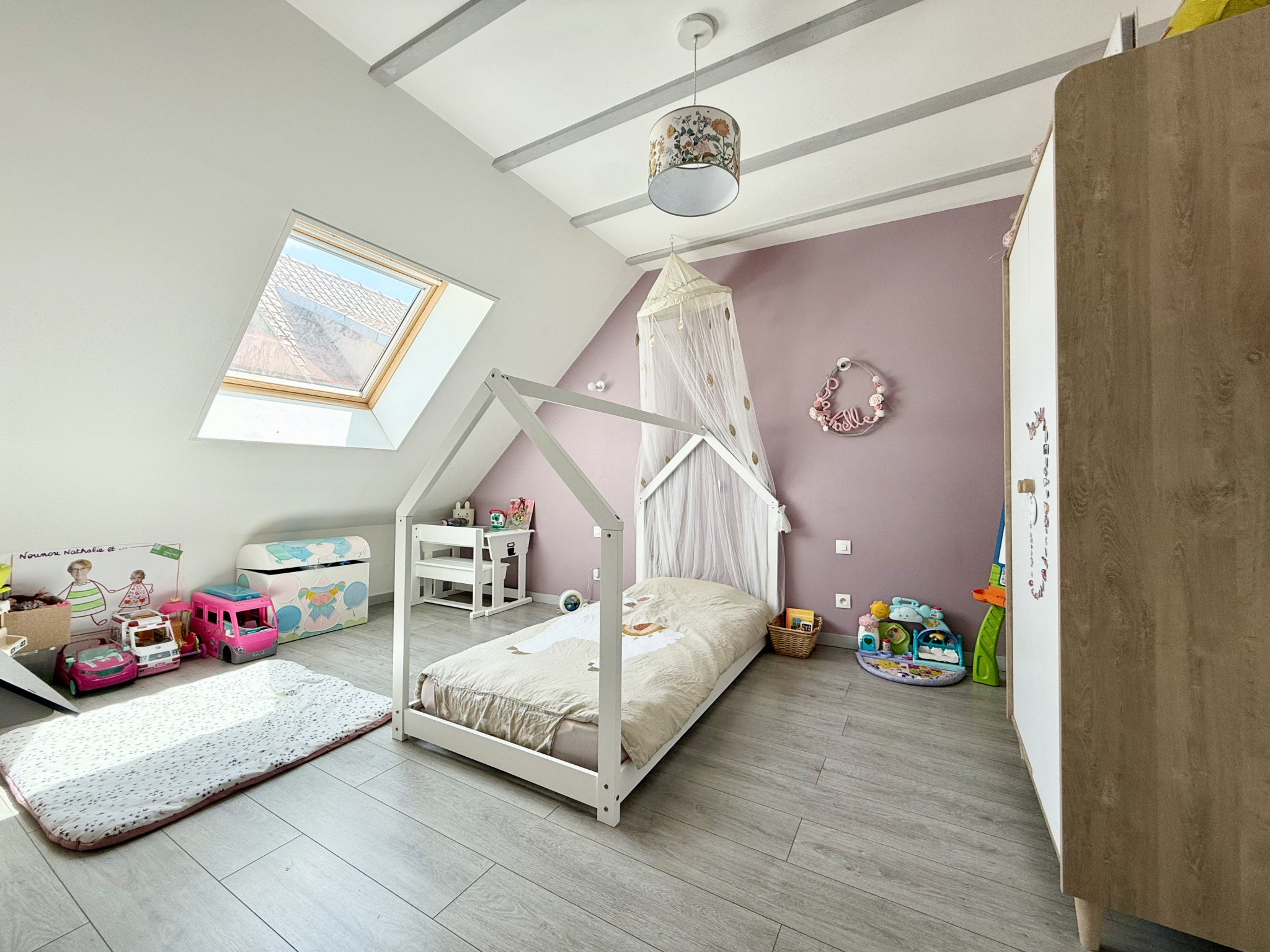 Immo80 – L'immobilier à Amiens et dans la Somme-HANGEST EN SANTERRE- PAVILLON INDIVIDUEL VIVABLE DE PLAIN PIED AVEC ETAGE – 5 CHAMBRES – JARDIN – GARAGE