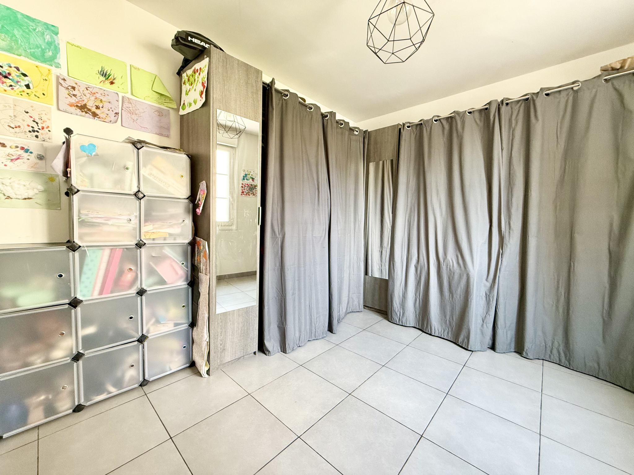 Immo80 – L'immobilier à Amiens et dans la Somme-HANGEST EN SANTERRE- PAVILLON INDIVIDUEL VIVABLE DE PLAIN PIED AVEC ETAGE – 5 CHAMBRES – JARDIN – GARAGE