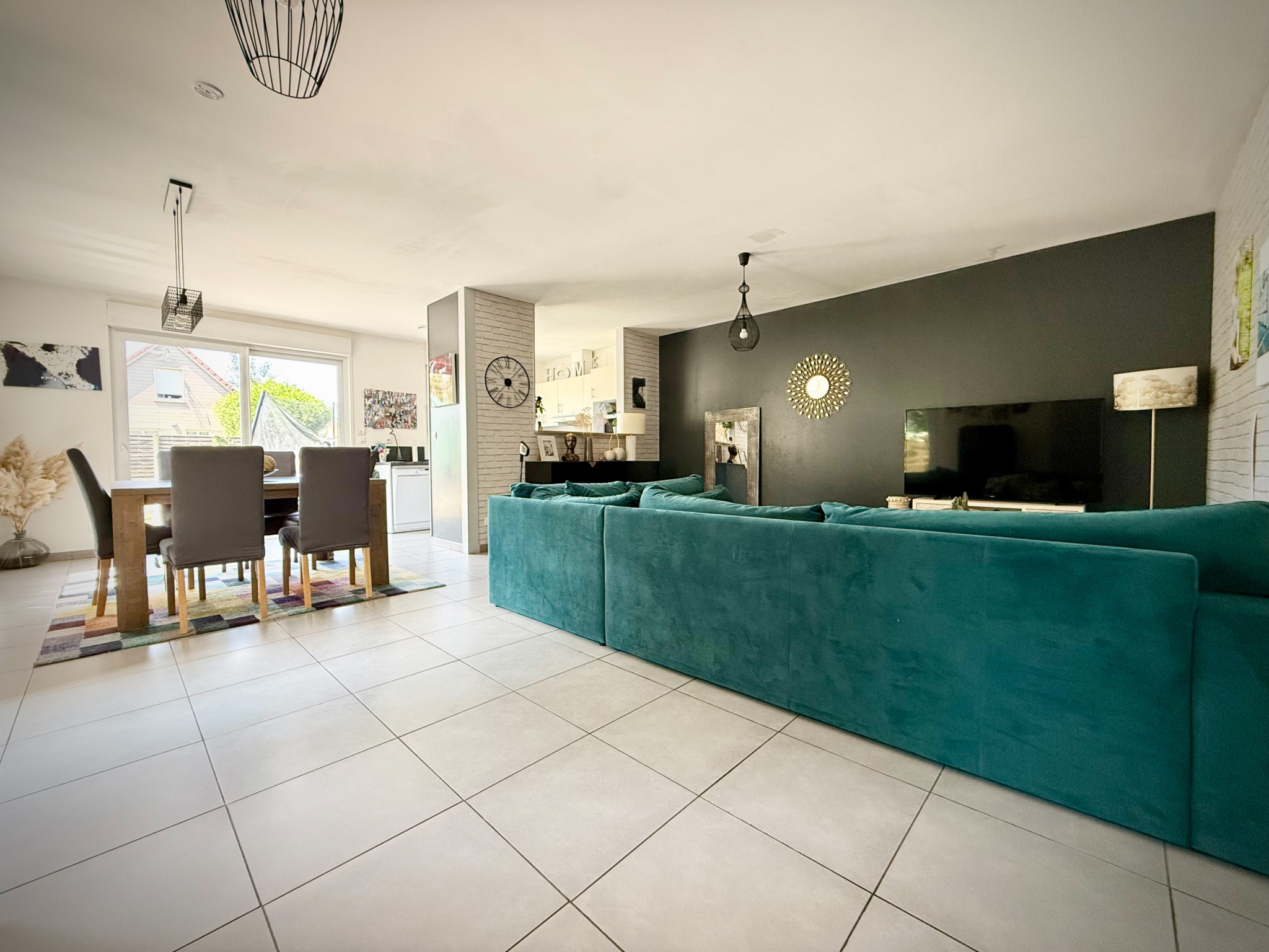 Immo80 – L'immobilier à Amiens et dans la Somme-HANGEST EN SANTERRE- PAVILLON INDIVIDUEL VIVABLE DE PLAIN PIED AVEC ETAGE – 5 CHAMBRES...
