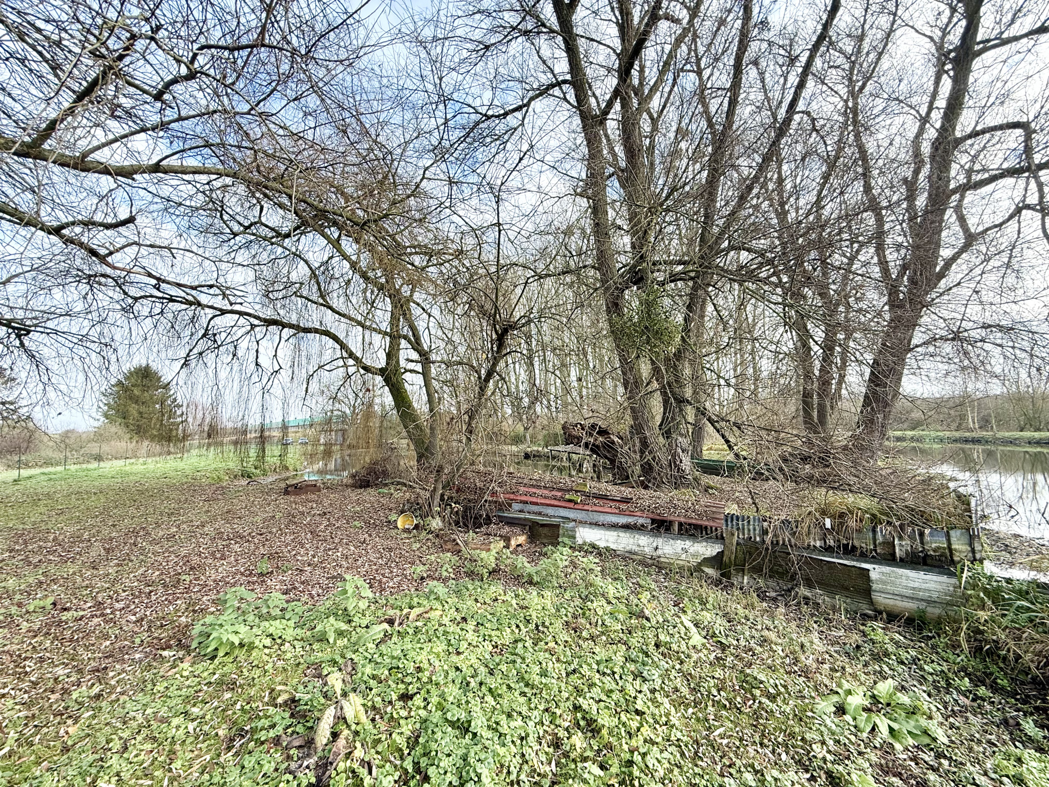 Immo80 – L'immobilier à Amiens et dans la Somme-BUNY – ETANG – CHALET – EAU – TERRAIN