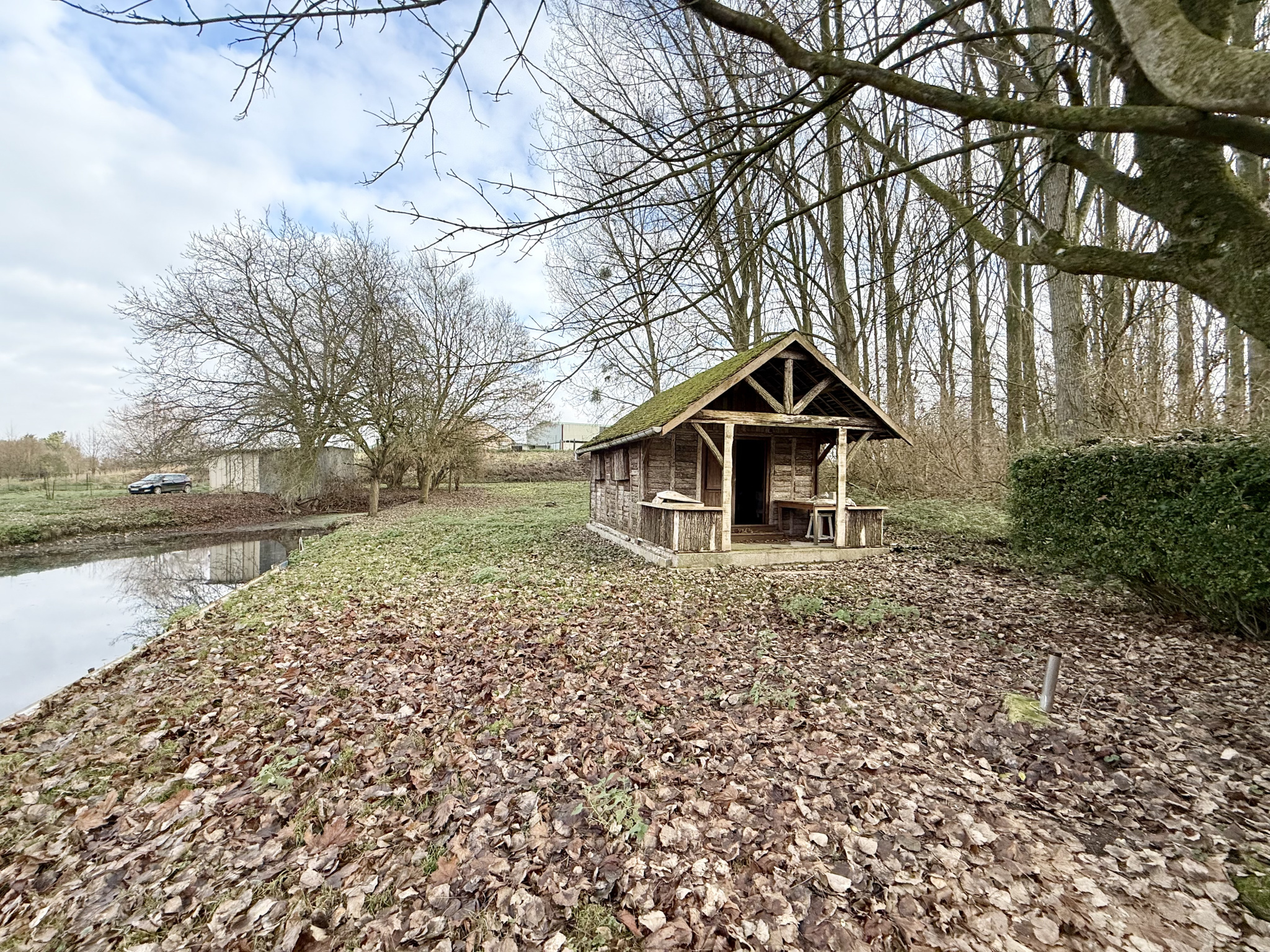 Immo80 – L'immobilier à Amiens et dans la Somme-BUNY – ETANG – CHALET – EAU – TERRAIN