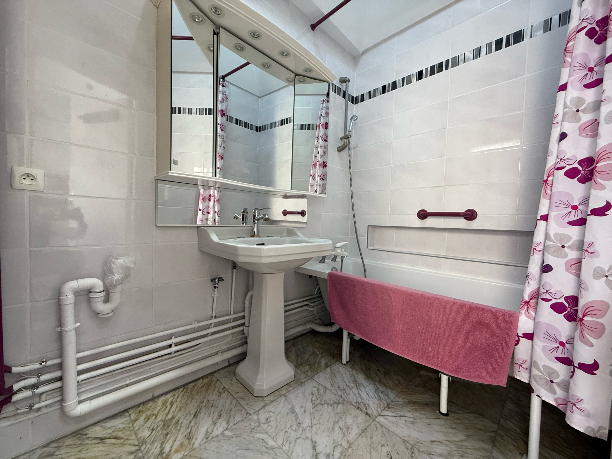 Immo80 – L'immobilier à Amiens et dans la Somme-AMIENS – QUARTIER SAINT ACHEUL – AMIENOISE – COUR – DEPENDANCES – CAVE