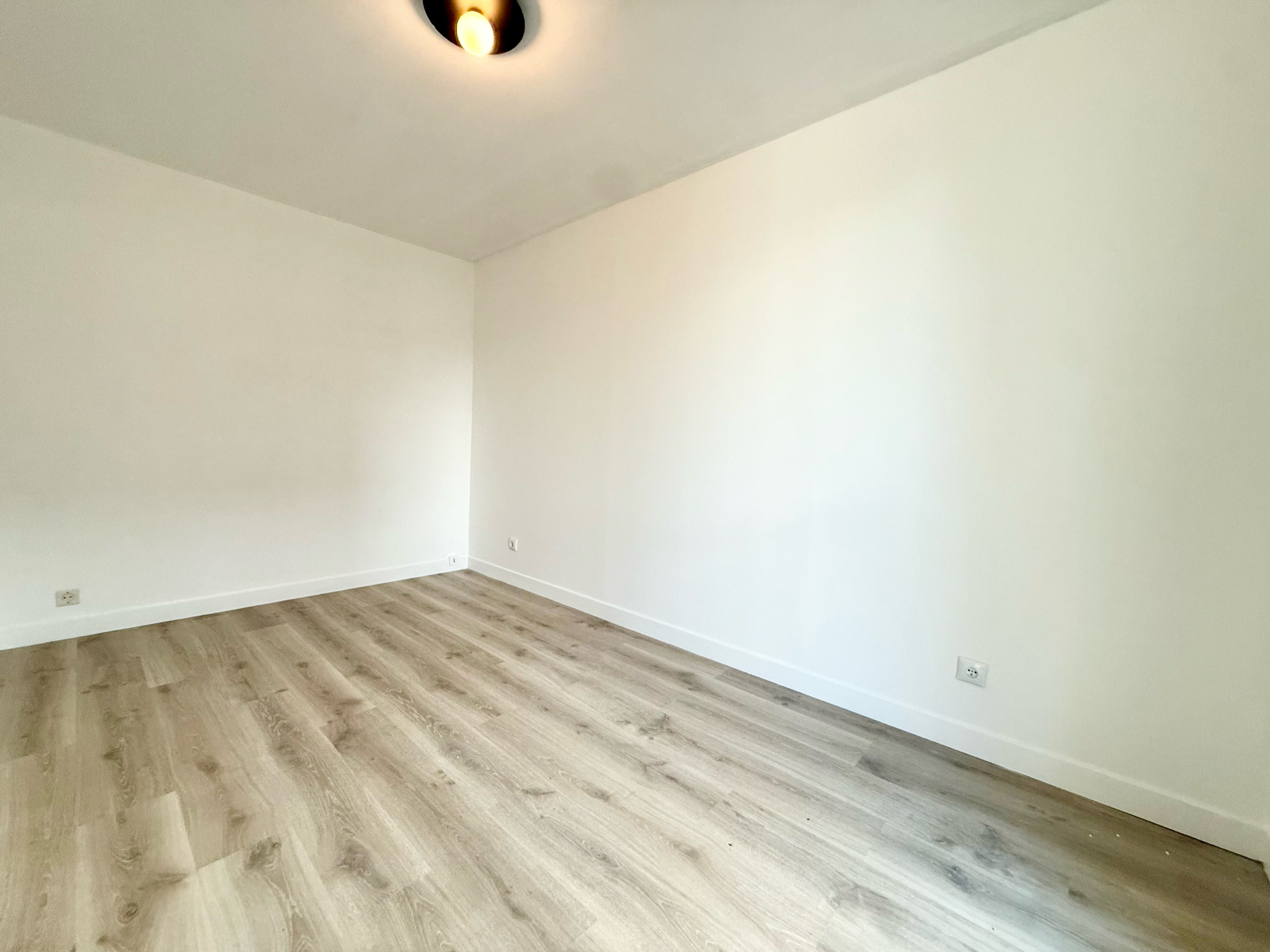 Immo80 – L'immobilier à Amiens et dans la Somme-AMIENS – VAL D&rsquo;AVRE – APPARTEMENT T2 bis – CHAMBRE – BUREAU – TERRASSE