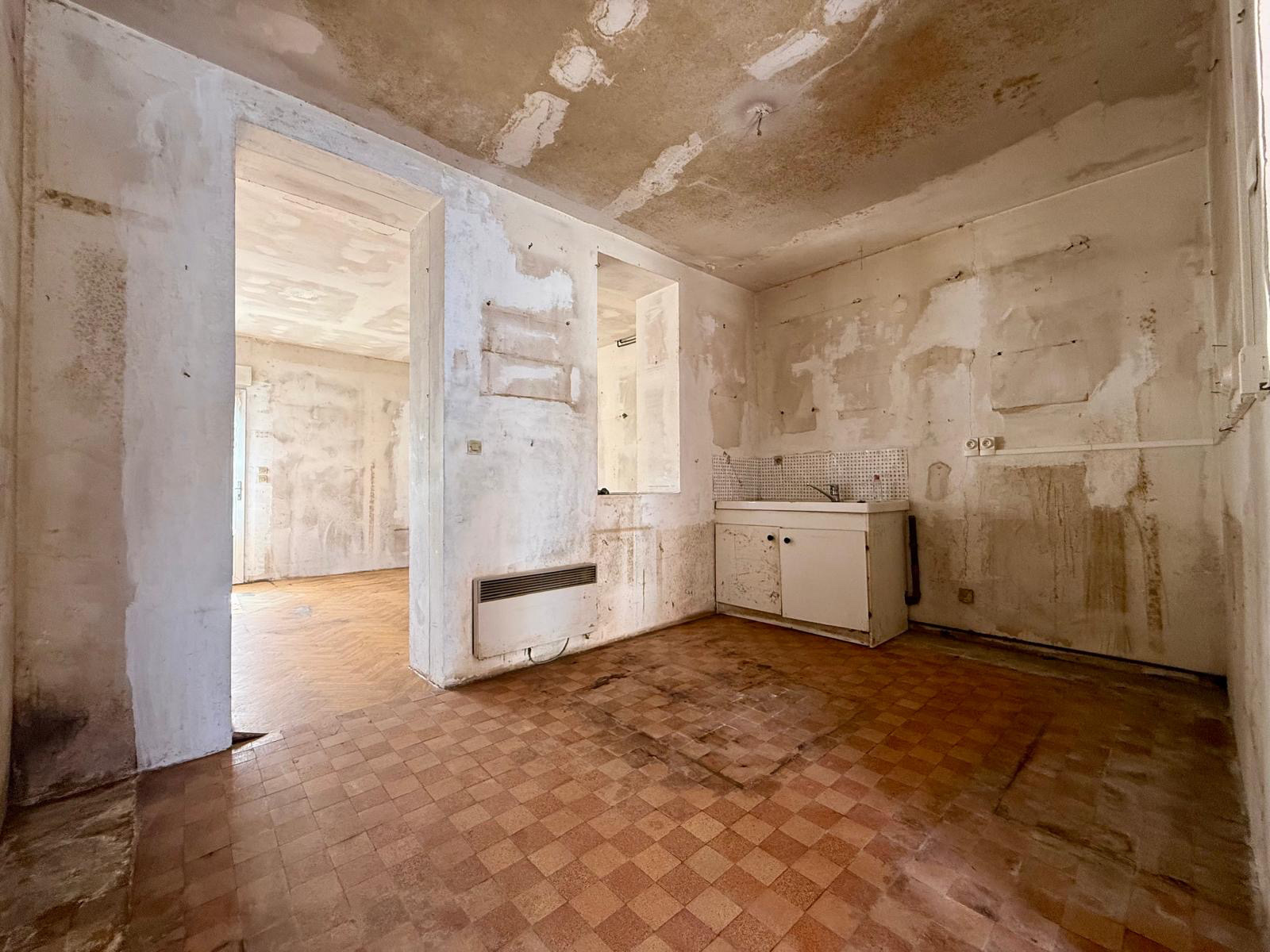 Immo80 – L'immobilier à Amiens et dans la Somme-AMIENS – QUARTIER SAINT ACHEUL – MAISON – 2 CHAMBRES – 1 BUREAU – GARAGE – COUR – DEPENDANCE