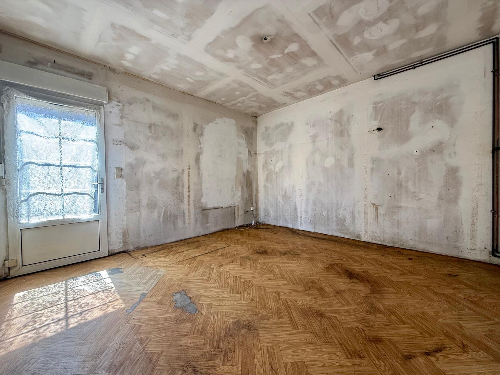 Immo80 – L'immobilier à Amiens et dans la Somme-AMIENS – QUARTIER SAINT ACHEUL – MAISON – 2 CHAMBRES – 1 BUREAU – GARAGE – COUR – DEPENDANCE