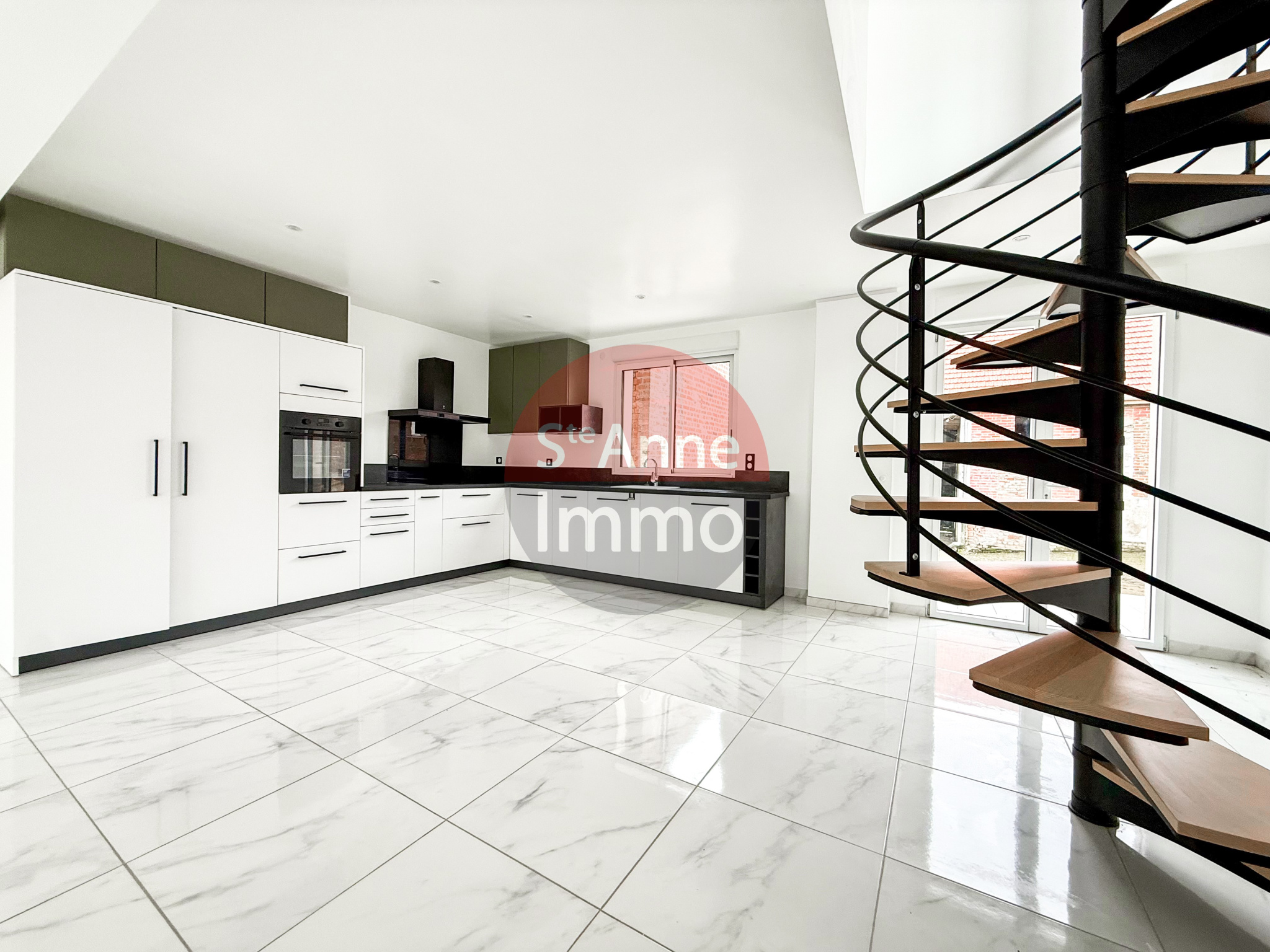 Immo80 – L'immobilier à Amiens et dans la Somme-MARCELCAVE – MAISON INDIVIDUELLE – AUTONOMIE DE PLAIN PIED – 3 CHAMBRES – COUR – JARDIN – DEPENDANCES