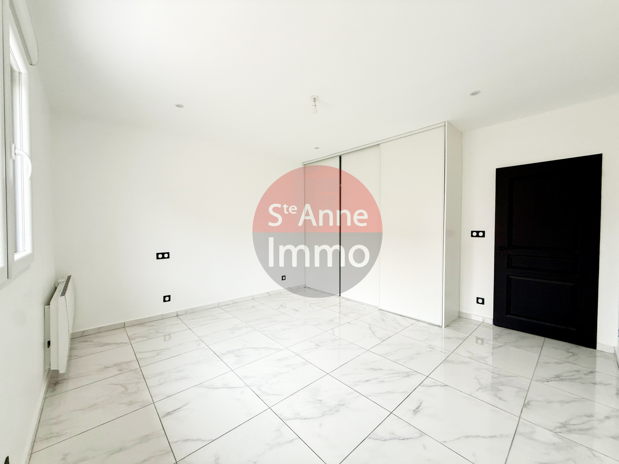 Immo80 – L'immobilier à Amiens et dans la Somme-MARCELCAVE – MAISON INDIVIDUELLE – AUTONOMIE DE PLAIN PIED – 3 CHAMBRES – COUR – JARDIN – DEPENDANCES