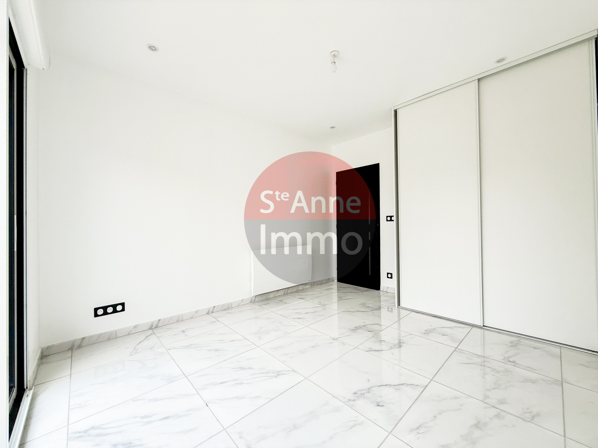 Immo80 – L'immobilier à Amiens et dans la Somme-MARCELCAVE – MAISON INDIVIDUELLE – AUTONOMIE DE PLAIN PIED – 3 CHAMBRES – COUR – JARDIN – DEPENDANCES