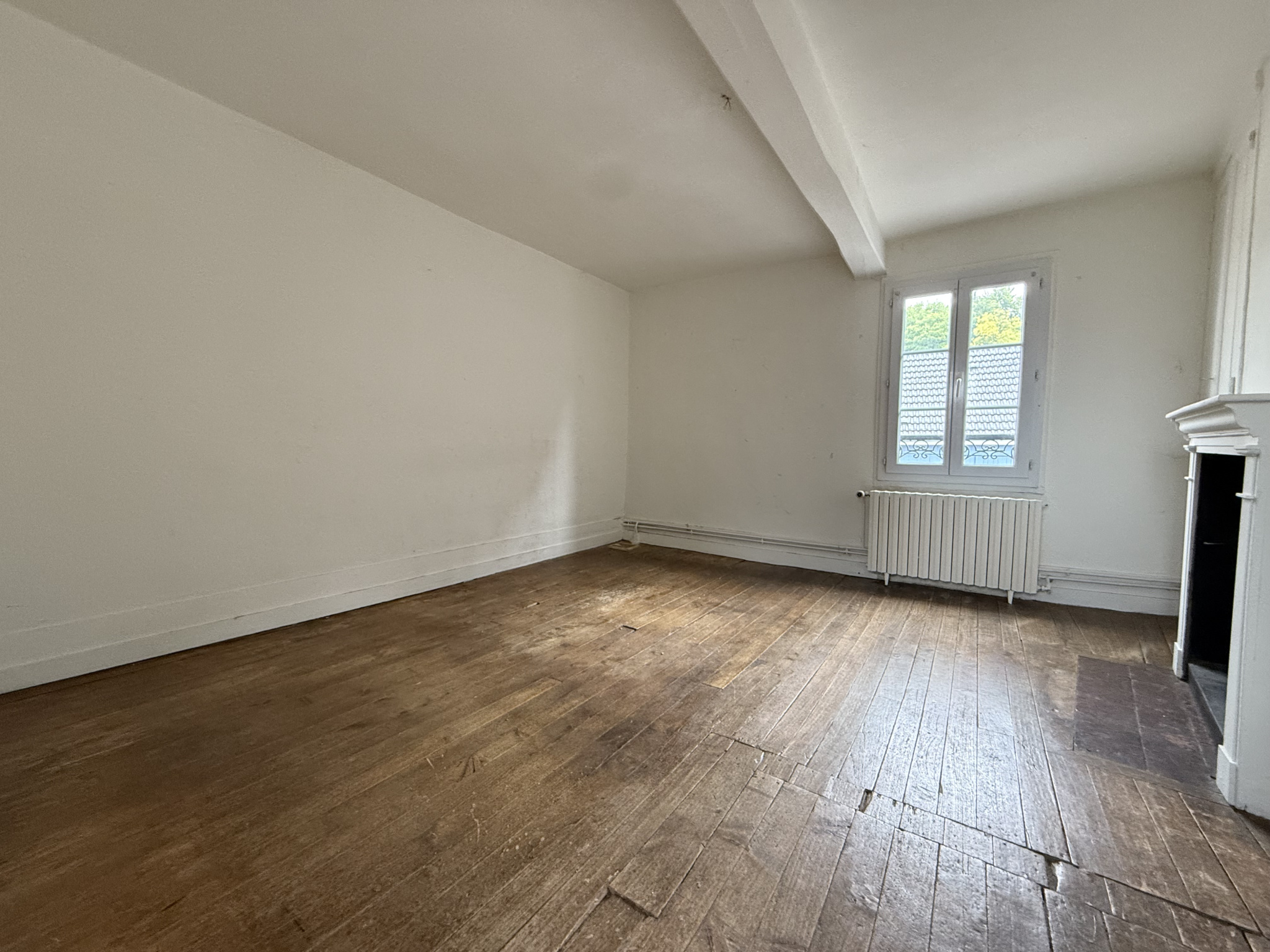 Immo80 – L'immobilier à Amiens et dans la Somme-DAVENESCOURT – MAISON MITOYENNE – 4 CHAMBRES – JARDIN – CAVE