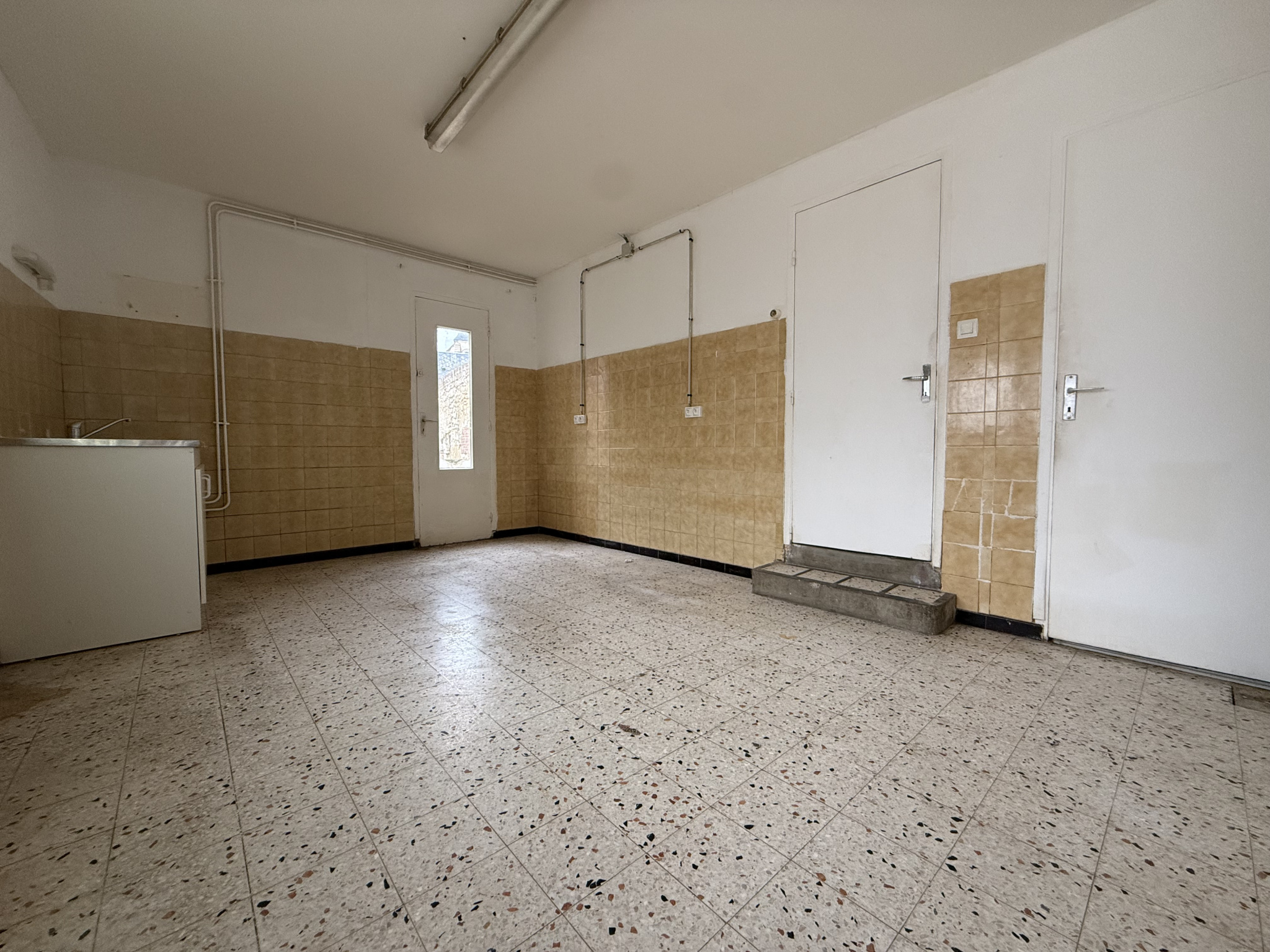 Immo80 – L'immobilier à Amiens et dans la Somme-DAVENESCOURT – MAISON MITOYENNE – 4 CHAMBRES – JARDIN – CAVE