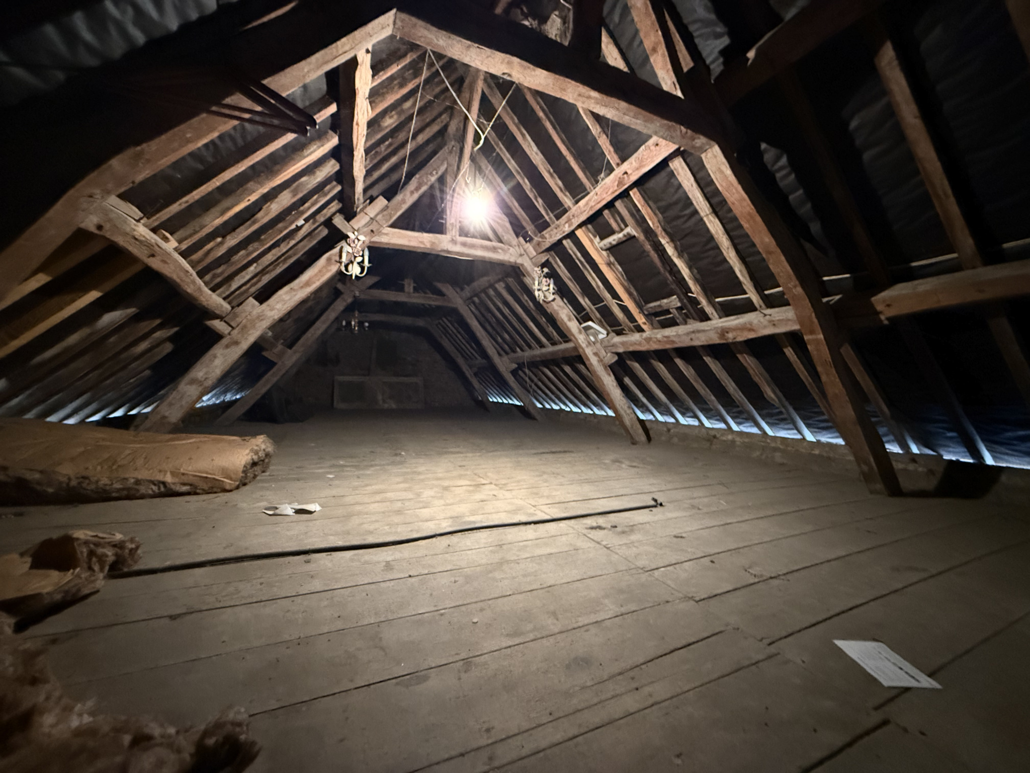 Immo80 – L'immobilier à Amiens et dans la Somme-DAVENESCOURT – MAISON MITOYENNE – 4 CHAMBRES – JARDIN – CAVE