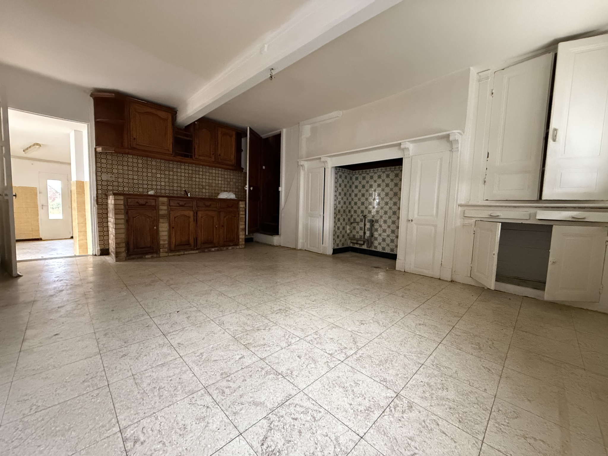 Immo80 – L'immobilier à Amiens et dans la Somme-DAVENESCOURT – MAISON MITOYENNE – 4 CHAMBRES – JARDIN – CAVE