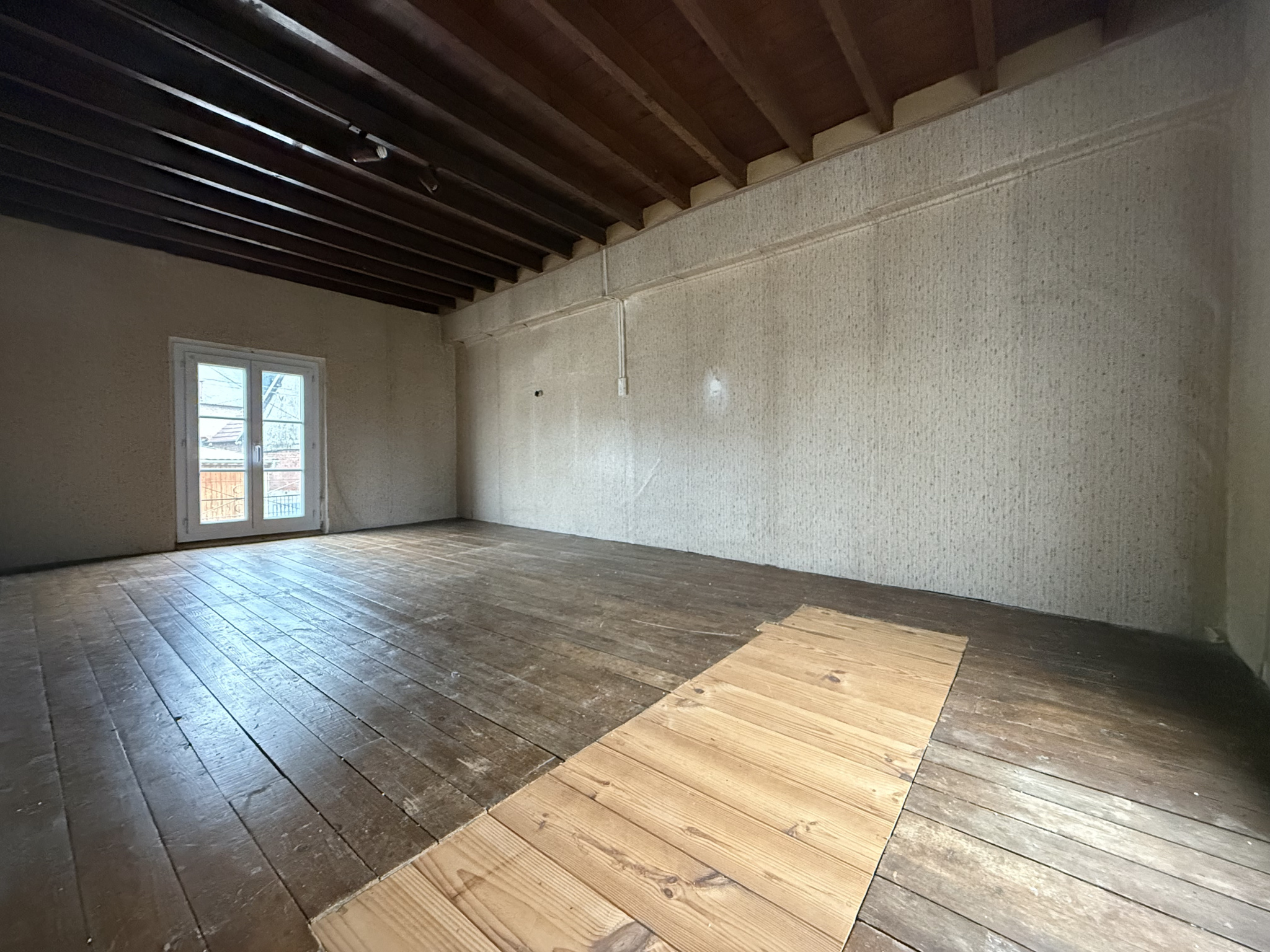 Immo80 – L'immobilier à Amiens et dans la Somme-DAVENESCOURT – MAISON MITOYENNE – 4 CHAMBRES – JARDIN – CAVE