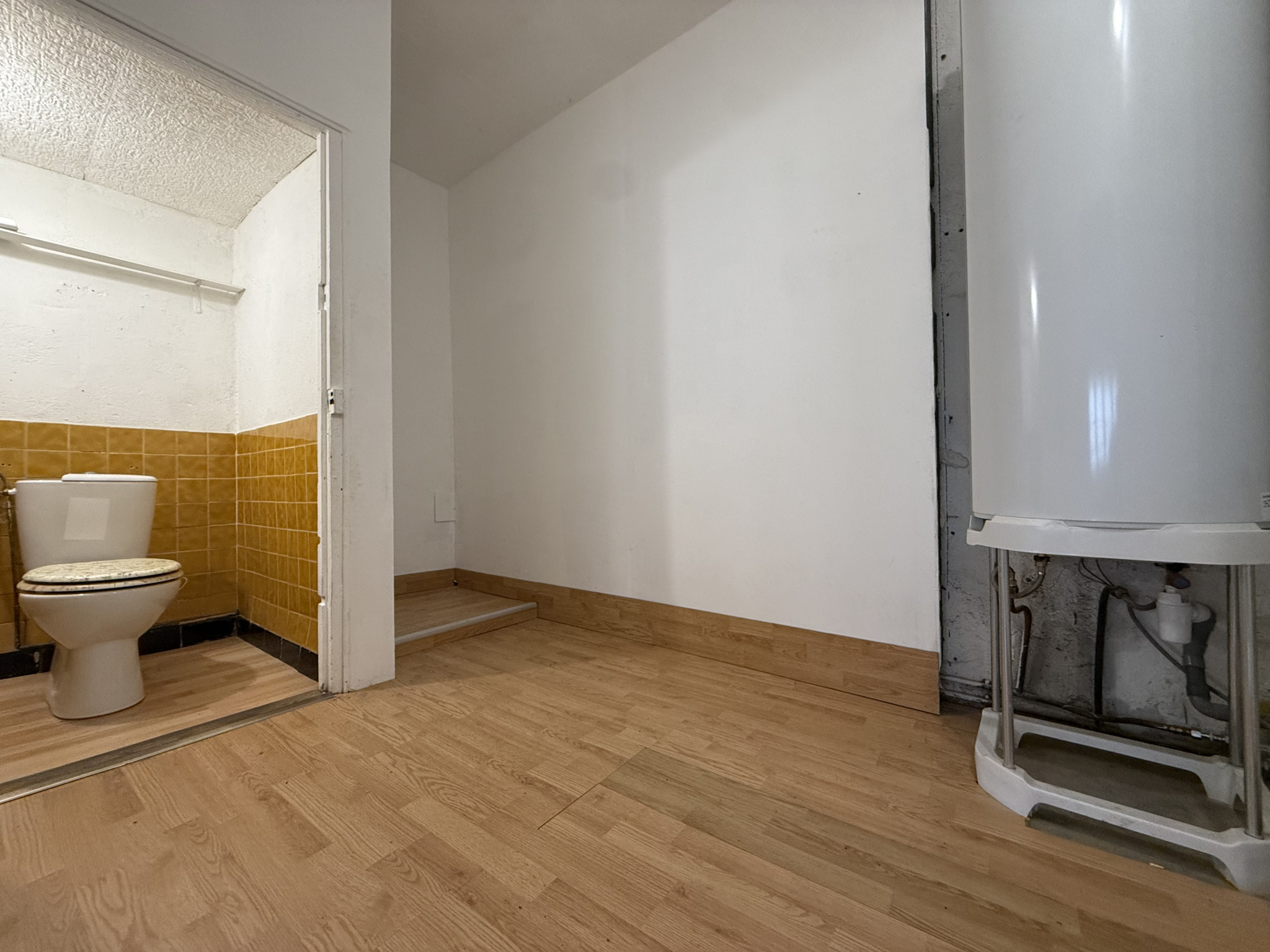 Immo80 – L'immobilier à Amiens et dans la Somme-DAVENESCOURT – MAISON MITOYENNE – 4 CHAMBRES – JARDIN – CAVE