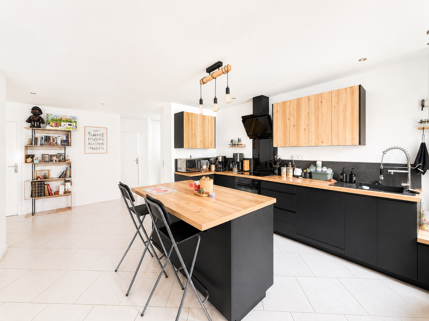 Immo80 – L'immobilier à Amiens et dans la Somme-LE QUESNEL – MAISON MITOYENNE DE PLAIN PIED – 3 CHAMBRES – JARDIN – TERRASSE