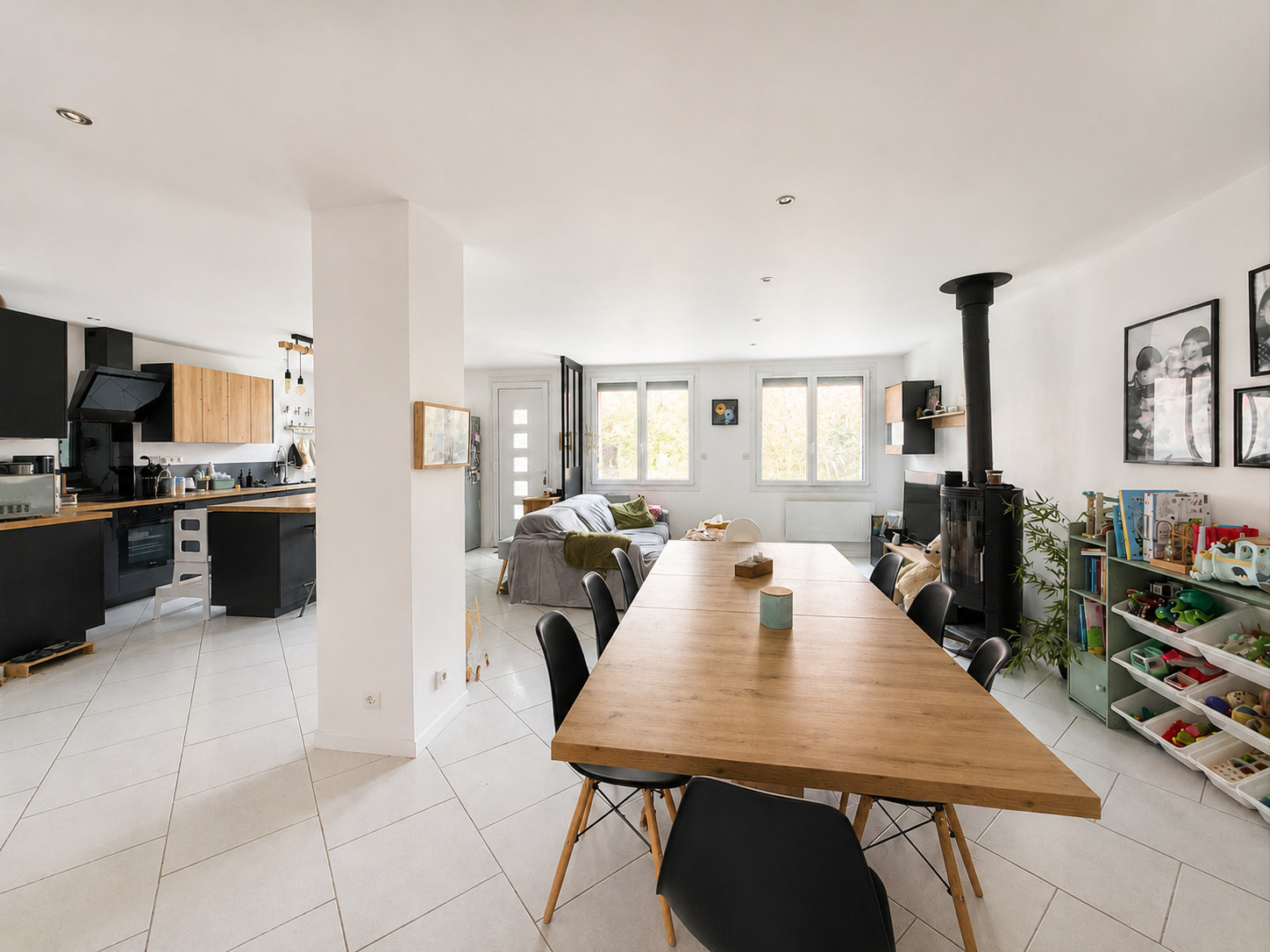 Immo80 – L'immobilier à Amiens et dans la Somme-LE QUESNEL – MAISON MITOYENNE DE PLAIN PIED – 3 CHAMBRES – JARDIN – TERRASSE