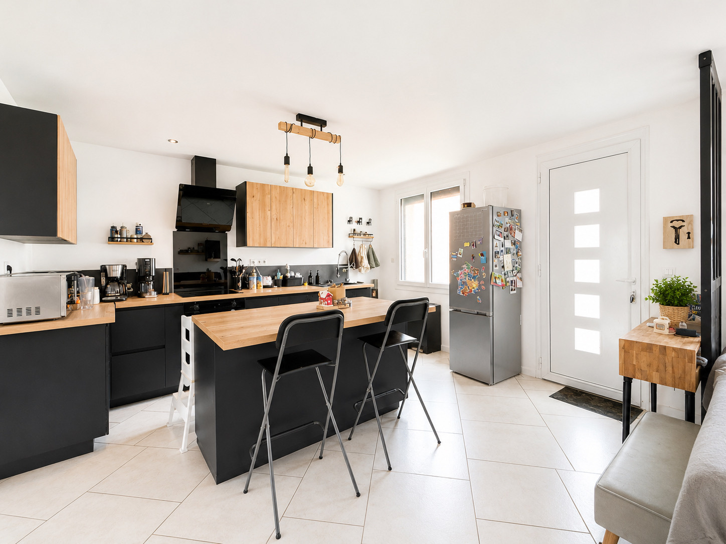 Immo80 – L'immobilier à Amiens et dans la Somme-LE QUESNEL – MAISON MITOYENNE DE PLAIN PIED – 3 CHAMBRES – JARDIN – TERRASSE