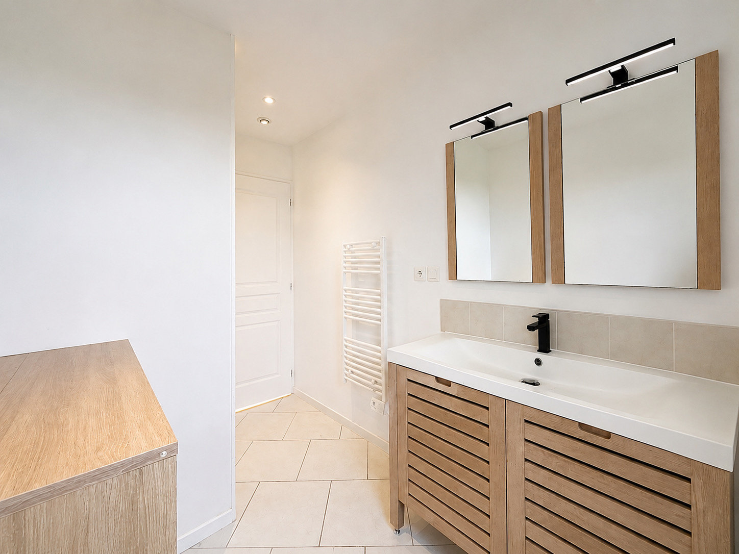 Immo80 – L'immobilier à Amiens et dans la Somme-LE QUESNEL – MAISON MITOYENNE DE PLAIN PIED – 3 CHAMBRES – JARDIN – TERRASSE