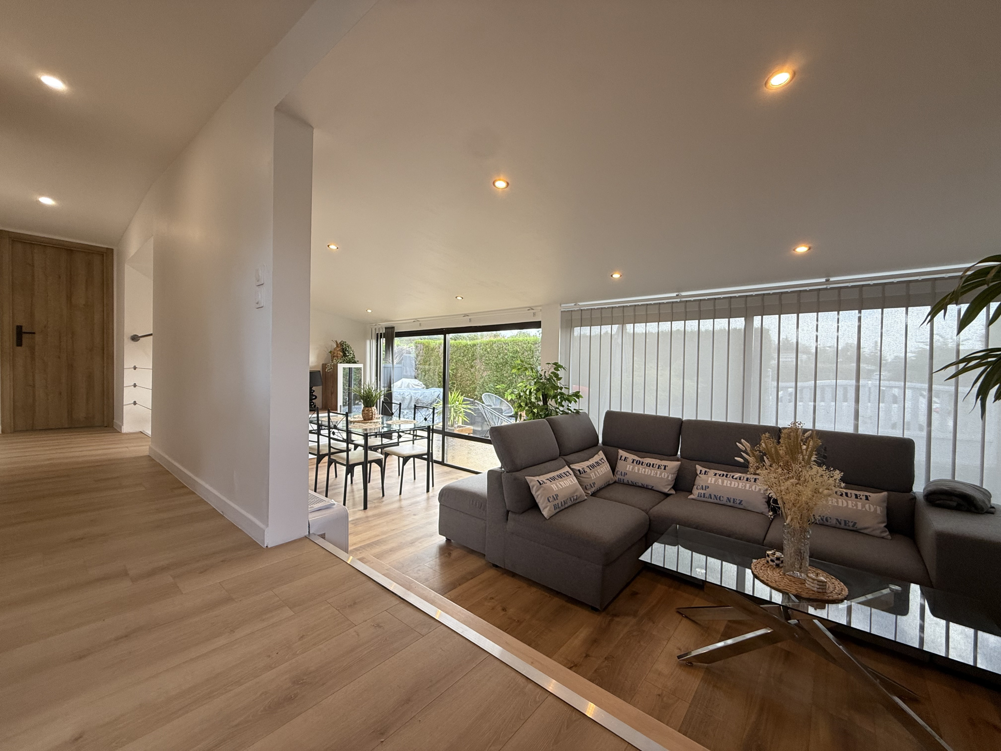 Immo80 – L'immobilier à Amiens et dans la Somme-RANG DU FLIERS – MAISON – 2 CHAMBRES – COUR – TERRASSE – PLACE DE STATIONNEMENT