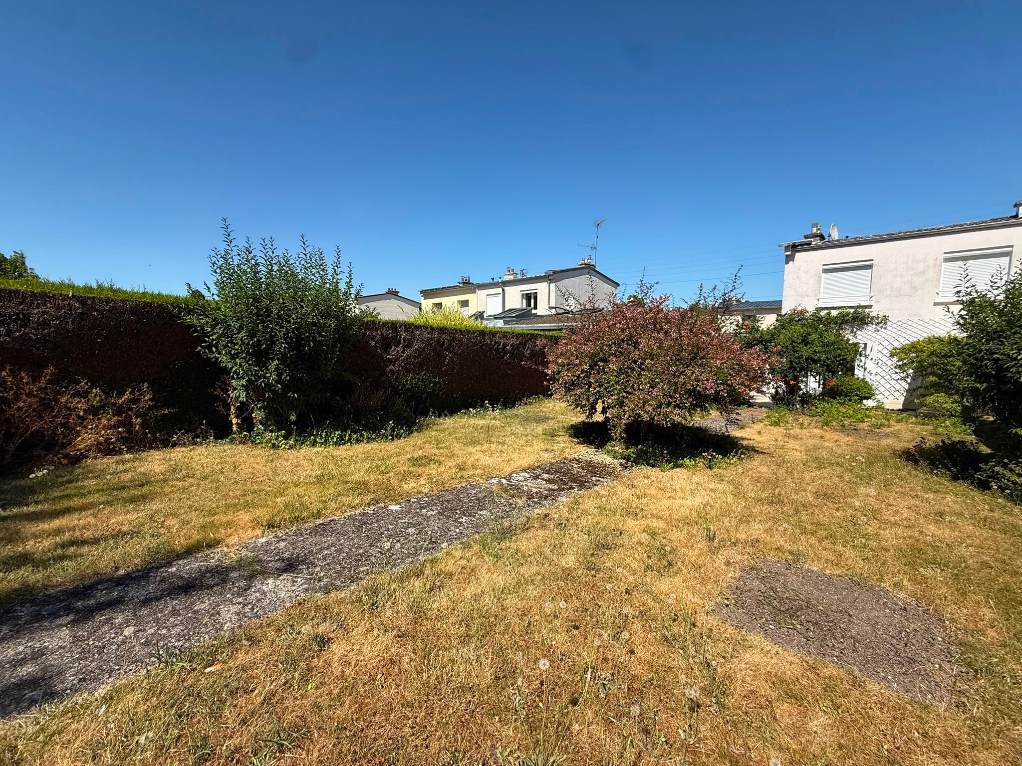 Immo80 – L'immobilier à Amiens et dans la Somme-AMIENS – QUARTIER SAINT ACHEUL / VAL D&rsquo;AVRE – MAISON DE VILLE – JARDIN – GARAGE – DEPENDANCE – TERRASSE