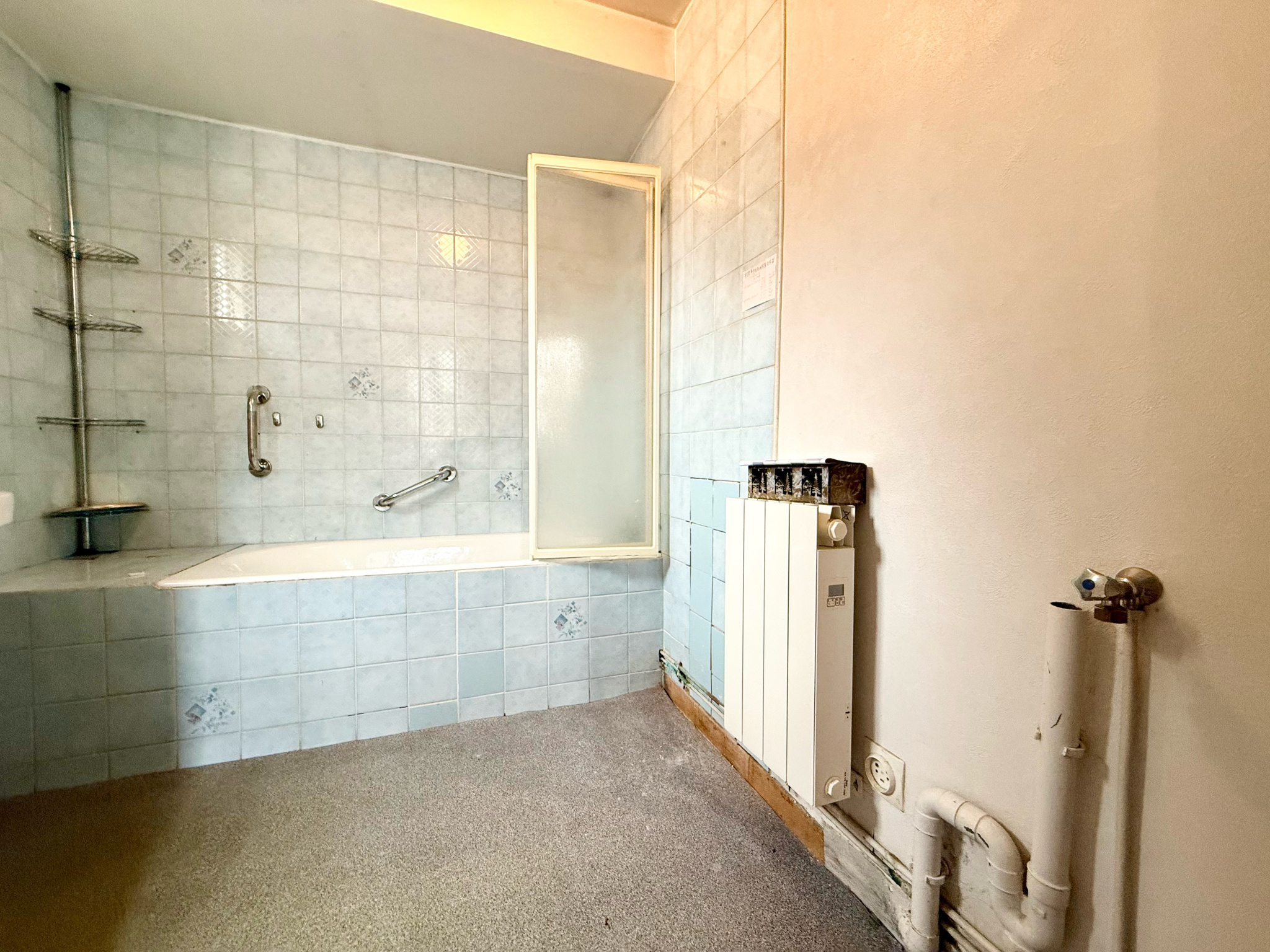 Immo80 – L'immobilier à Amiens et dans la Somme-BEAUCAMPS LE VIEUX – MAISON DE VILLAGE – 2 CHAMBRES – JARDIN – DEPENDANCES – PLACES DE STATIONNEMENT