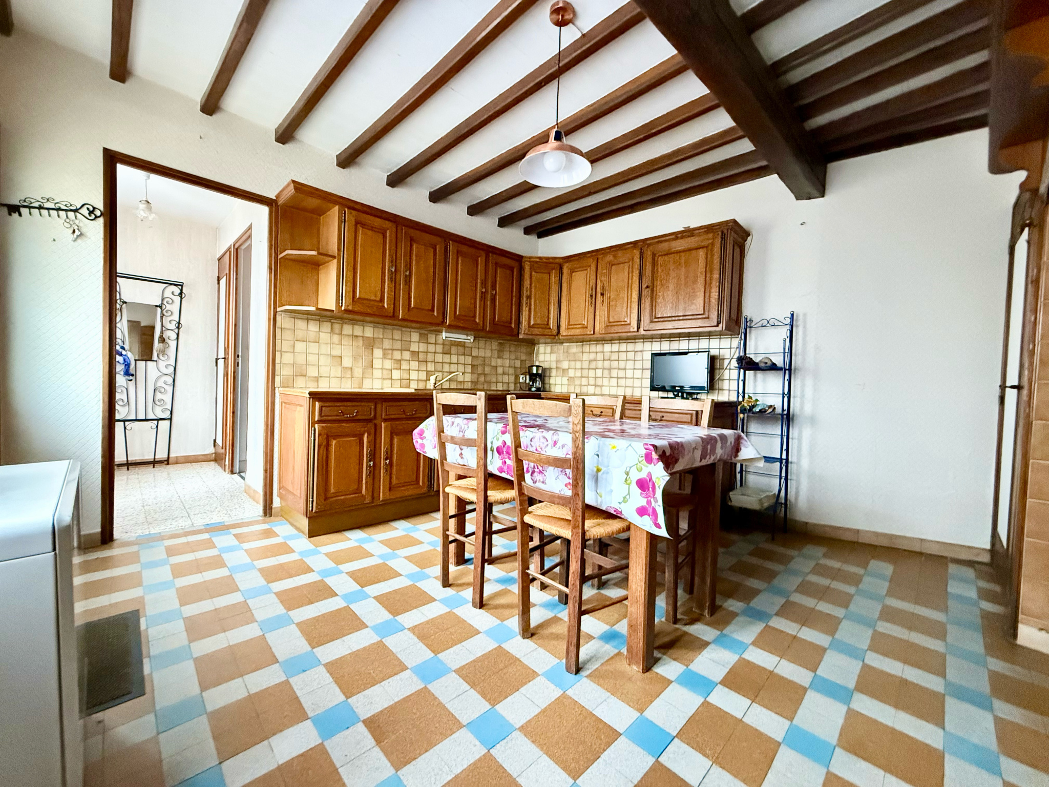 Immo80 – L'immobilier à Amiens et dans la Somme-BEAUCAMPS LE VIEUX – MAISON DE VILLAGE – 2 CHAMBRES – JARDIN – DEPENDANCES – PLACES DE STATIONNEMENT
