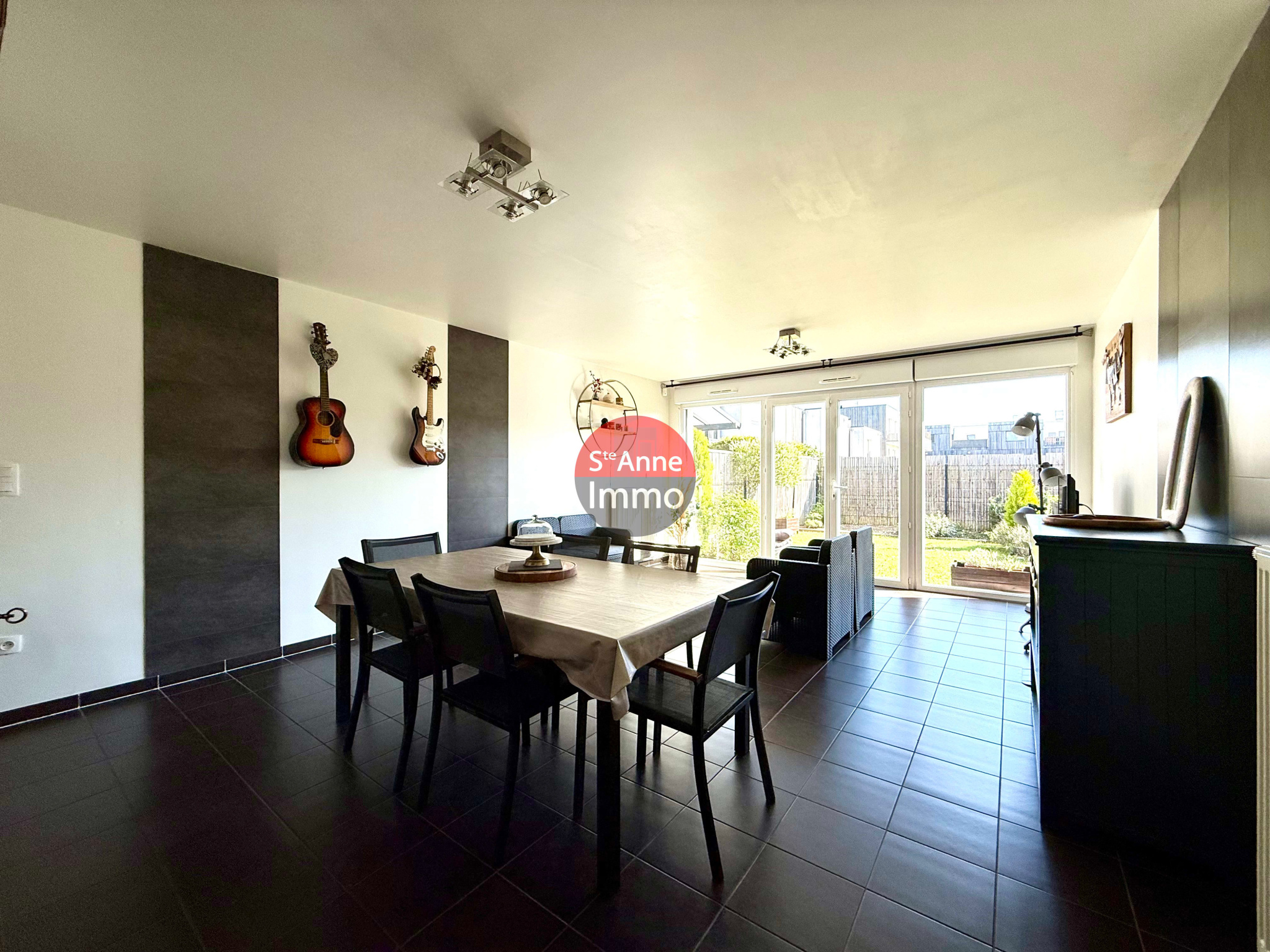 Immo80 – L'immobilier à Amiens et dans la Somme-AMIENS – 110m2 – PLEIN SUD – MAISON – 4 CHAMBRES – AUTONOMIE DE PLAIN PIED – GARAGE – JARDIN – PLACE DE PARKIN