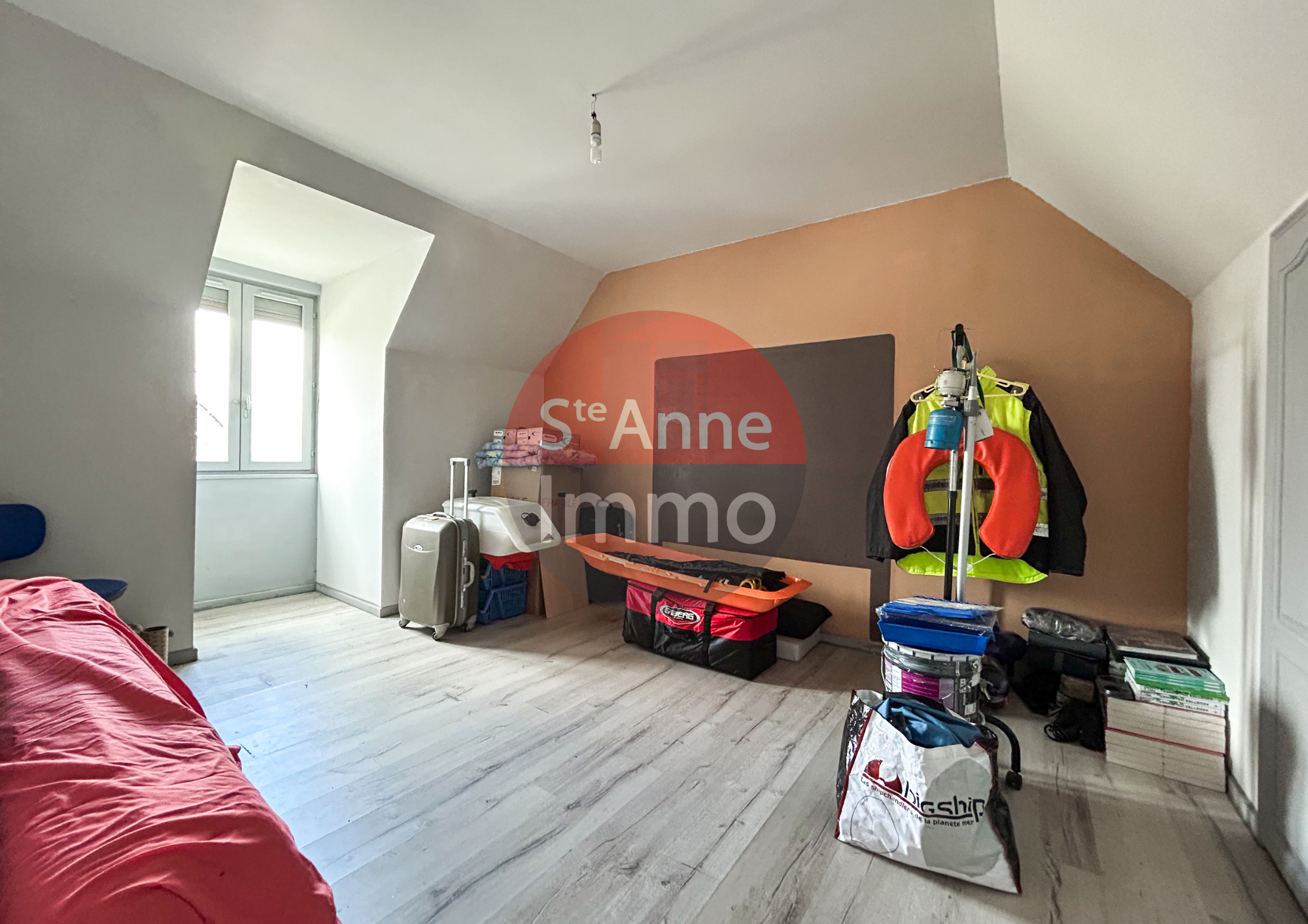 Immo80 – L'immobilier à Amiens et dans la Somme-BEAUFORT-EN-SANTERRE – PAVILLON INDIVIDUEL AVEC AUTONOMIE DE PLAIN PIED – 4 CHAMBRES – GARAGE – COUR – JARDIN