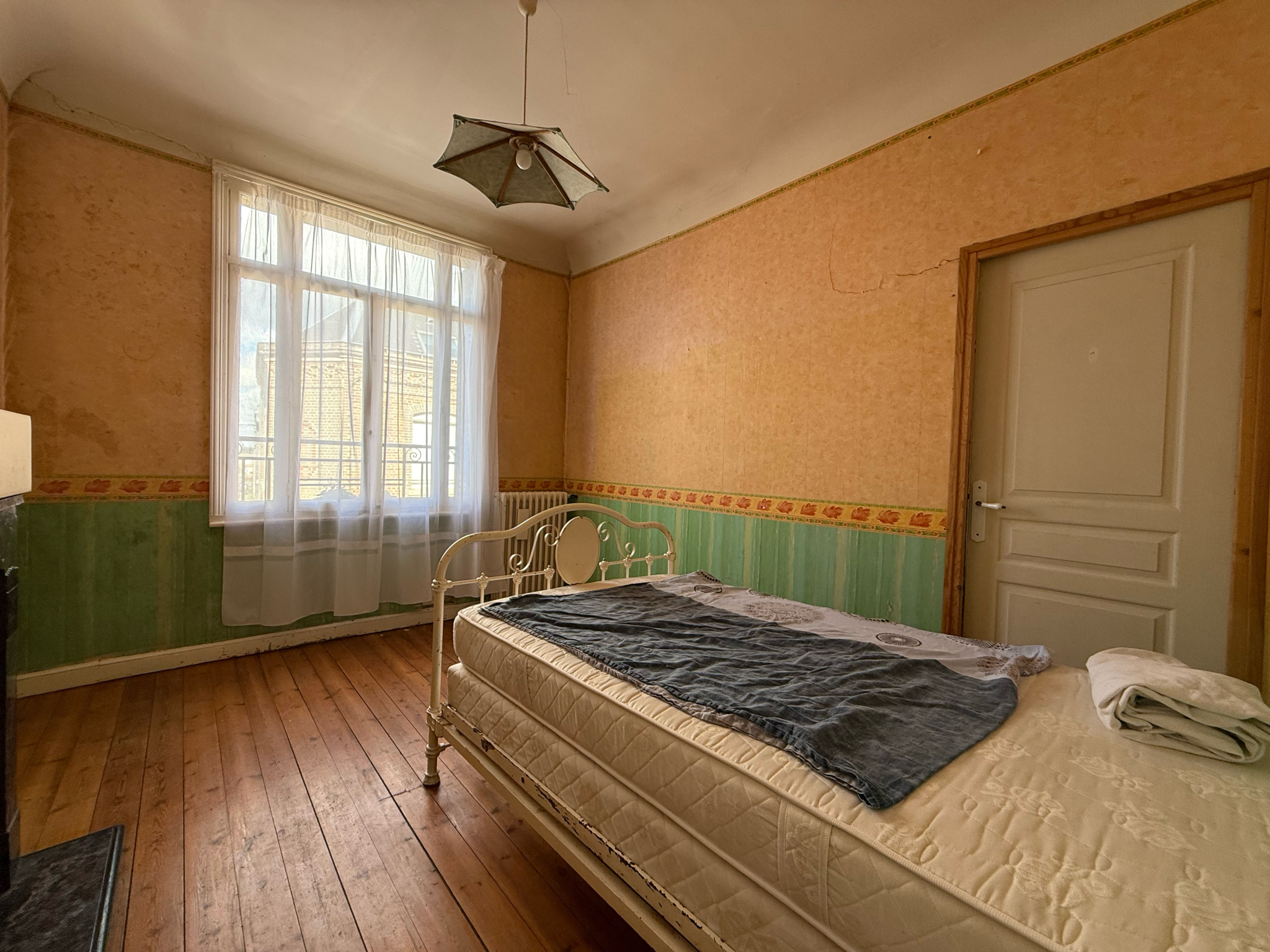 Immo80 – L'immobilier à Amiens et dans la Somme-AMIENS – QUARTIER SAINT ACHEUL – 5 CHAMBRES – JARDIN – TERRASSE – CABANON