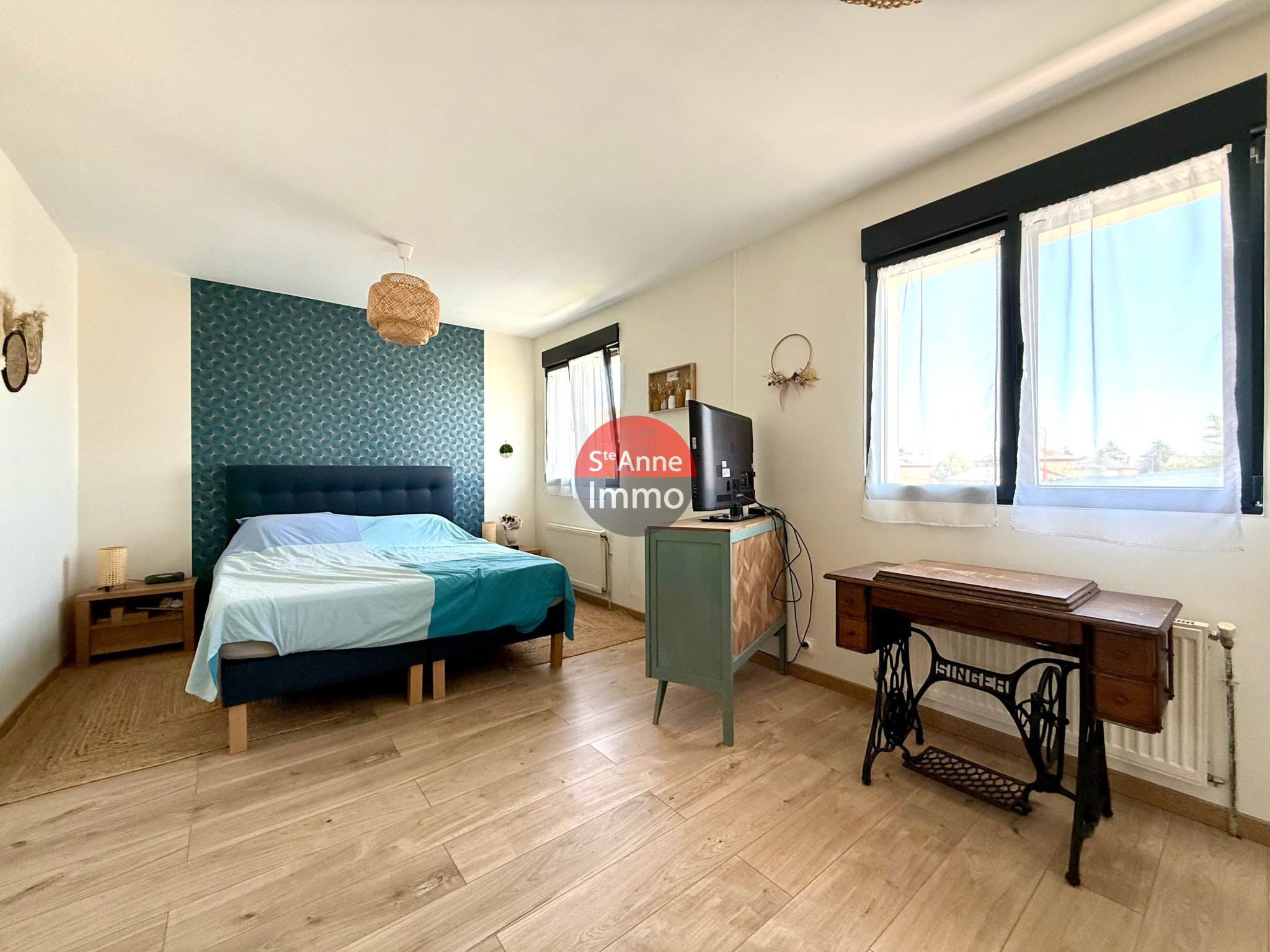 Immo80 – L'immobilier à Amiens et dans la Somme-CHAULNES – MAISON INDIVIDUELLE – 146m2 – 4 CHAMBRES – 1 BUREAU – AUTONOMIE DE PLAIN PIED – SOUS SOL COMPLET –